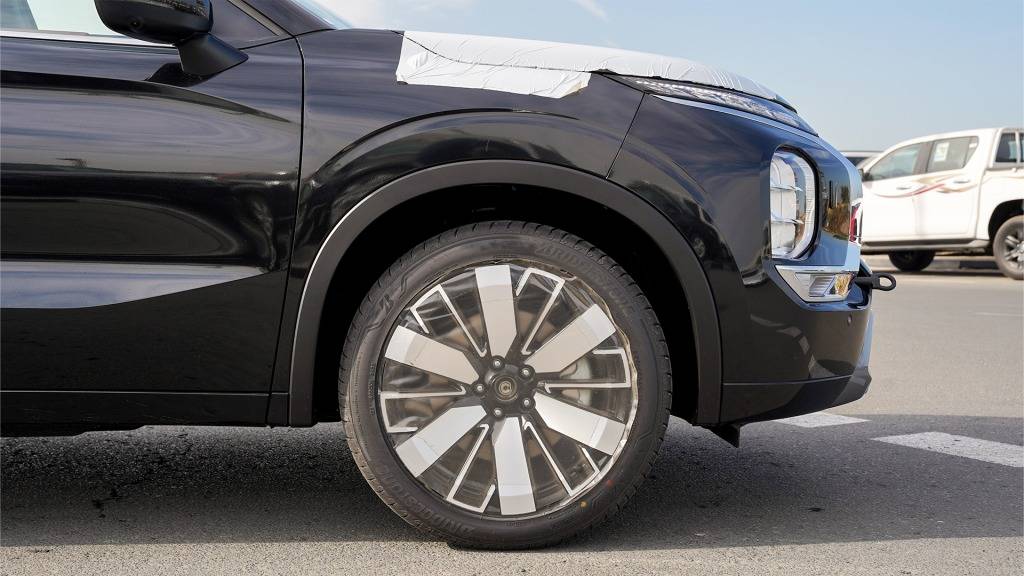 Mitsubishi Outlander Highline Premium 2026 Diamond Black Brown Alloy Wheel Detail 1024x576