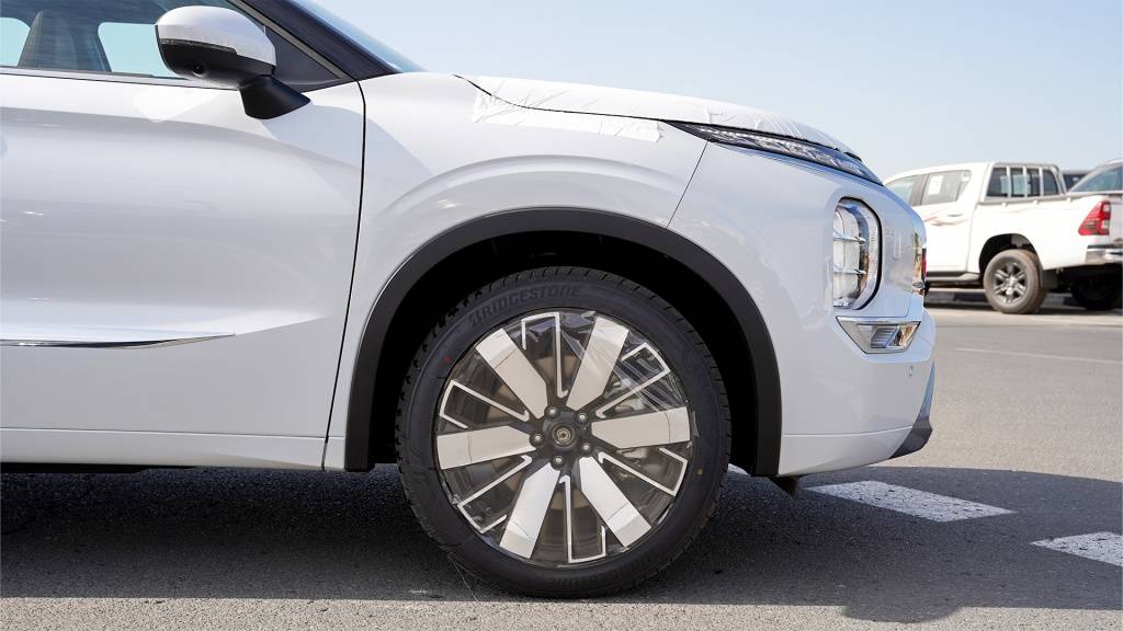Mitsubishi Outlander Highline Premium 2026 Diamond White Brown Alloy Wheel Detail 1024x576