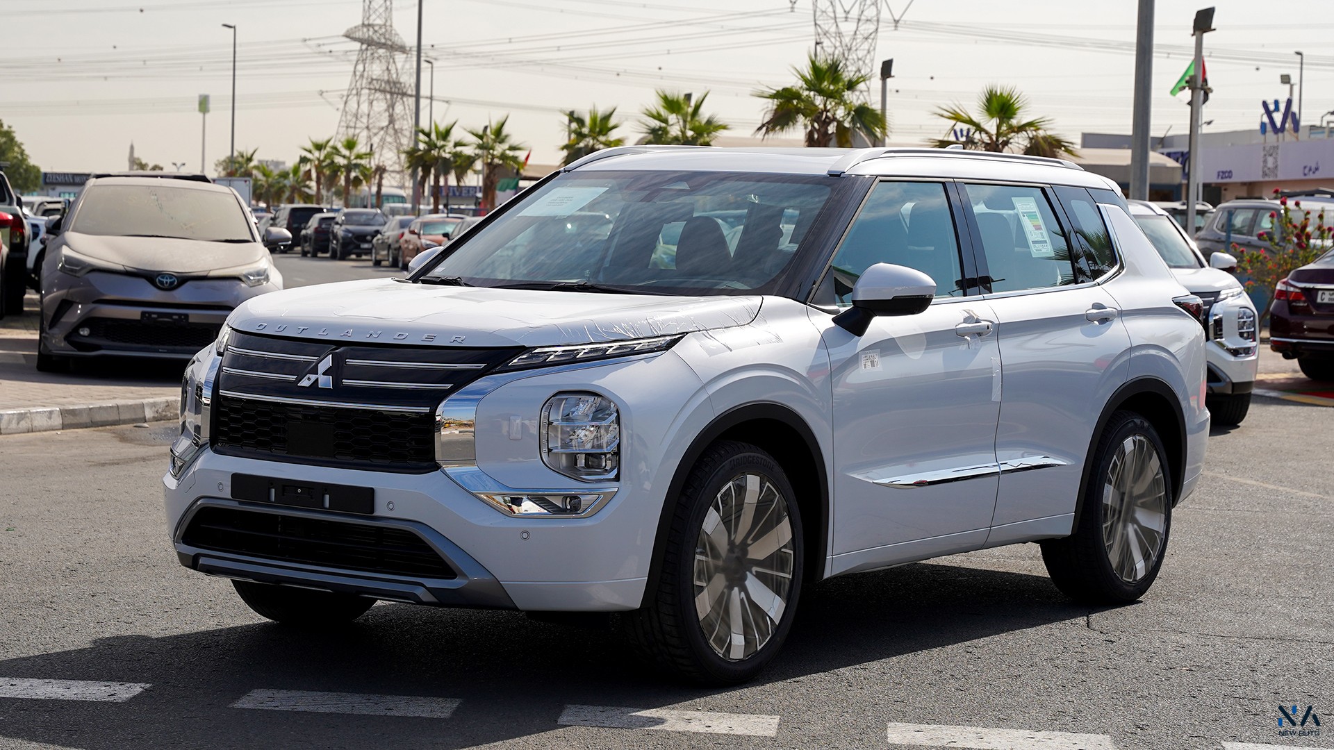 Mitsubishi Outlander High-Line (G09) Premium Diamond White – Brown 2026