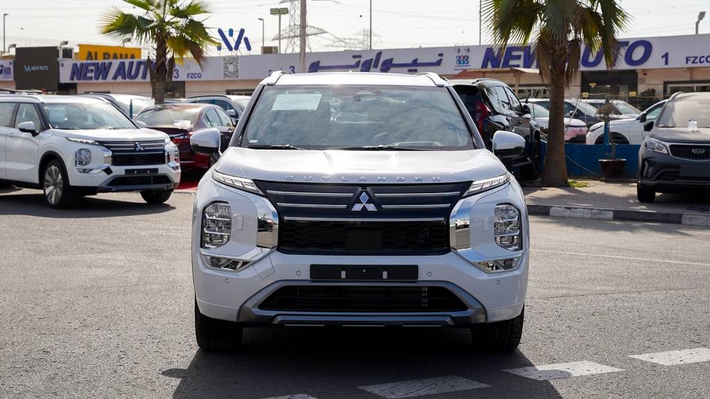 Mitsubishi Outlander Highline Premium 2026 Diamond White Brown Front Grille View 1024x576