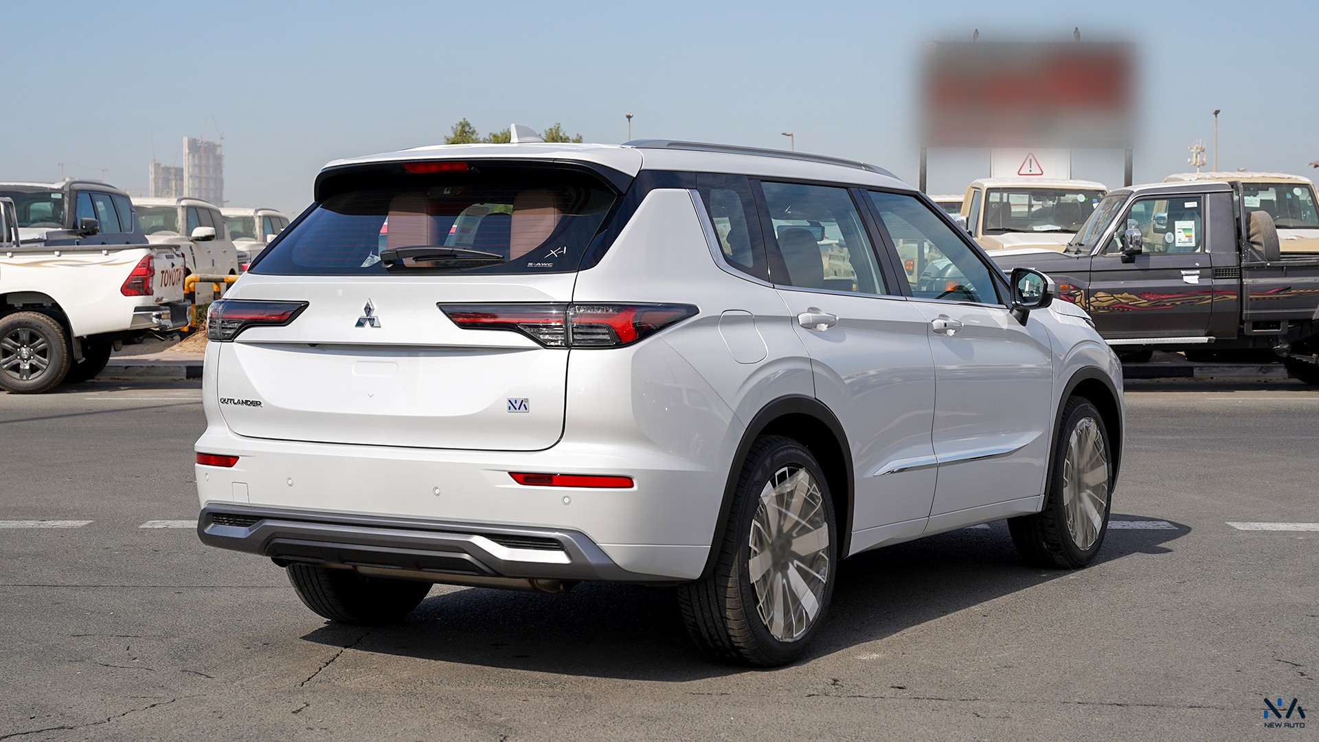 Mitsubishi Outlander High-Line (G09) Premium Diamond White – Brown 2026