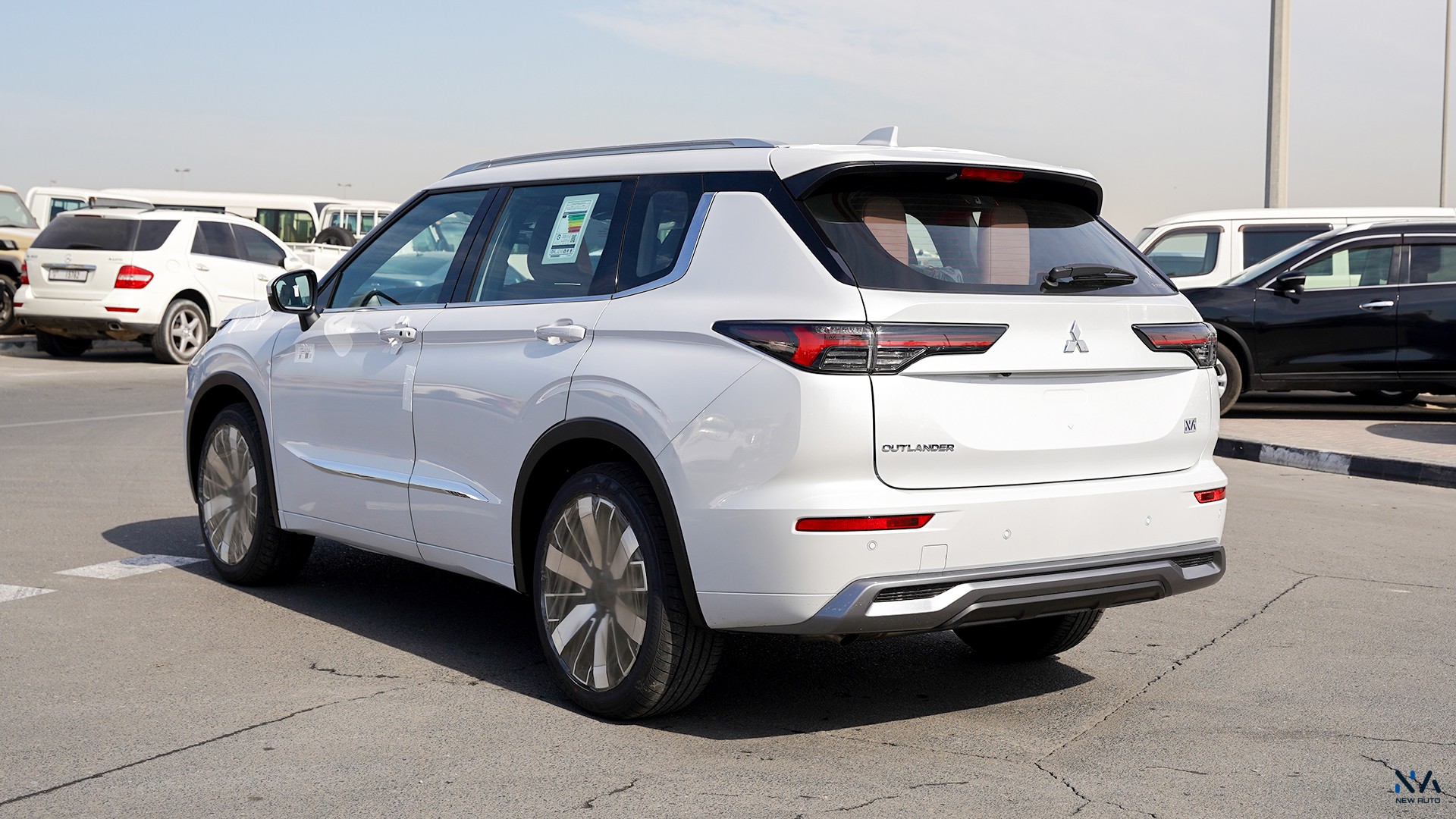 Mitsubishi Outlander High-Line (G09) Premium Diamond White – Brown 2026