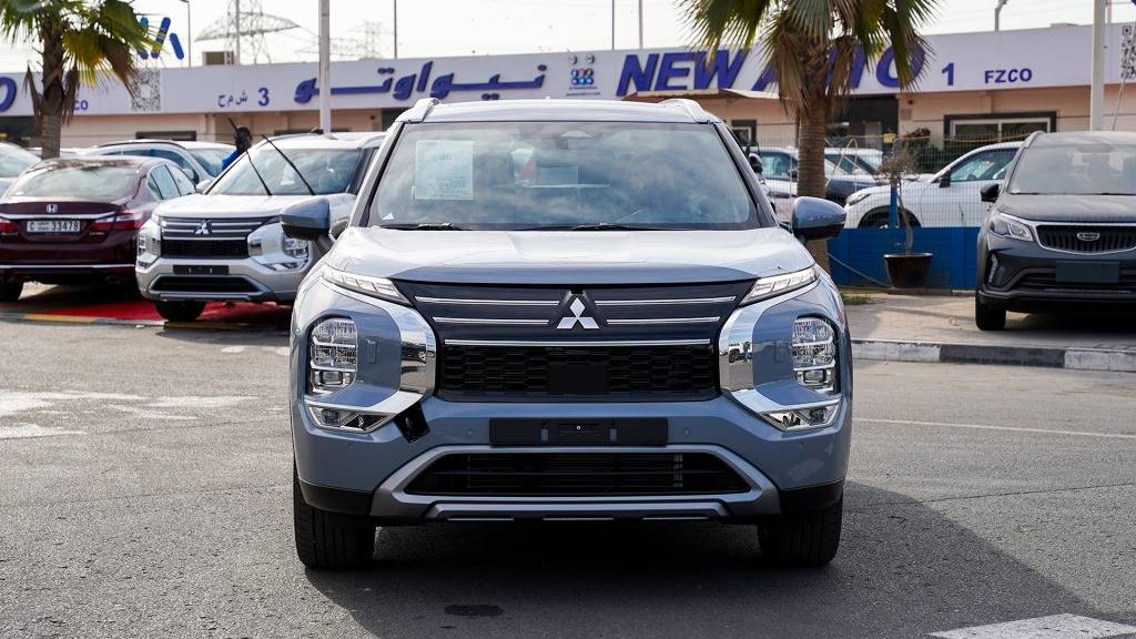Mitsubishi Outlander Highline Premium 2026 Moonstone Grey Brown Front Grille View 1024x576