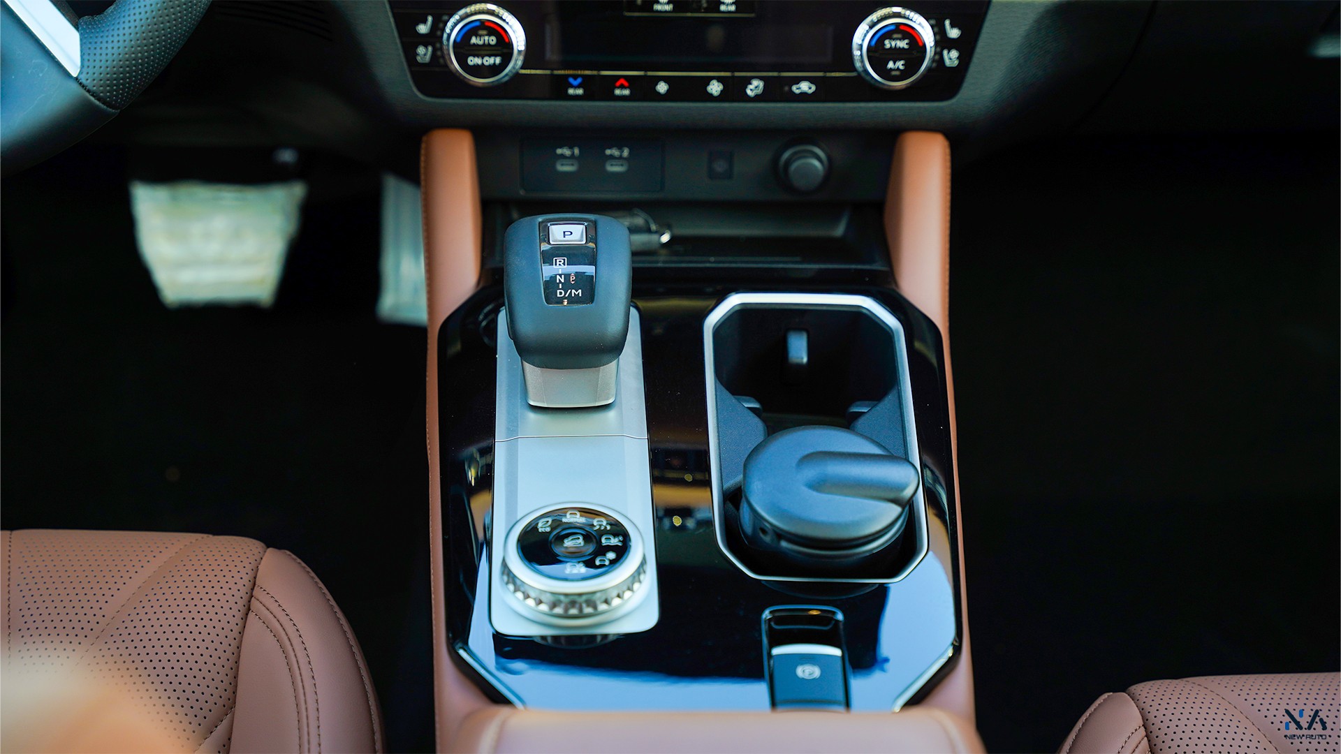 Mitsubishi Outlander High-Line (G08) Premium White – Brown 2026