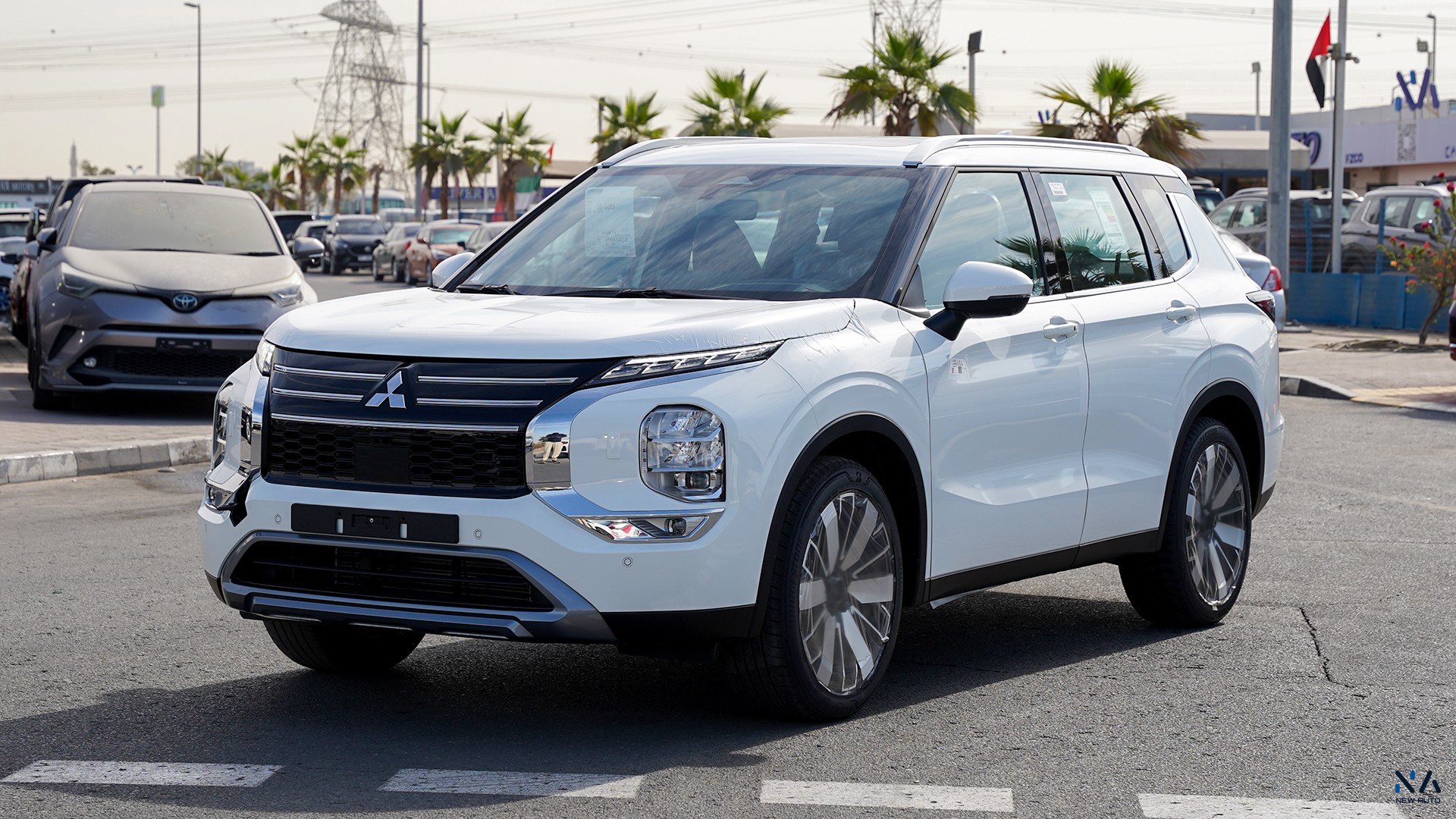 Mitsubishi Outlander High-Line (G08) Premium White – Brown 2026