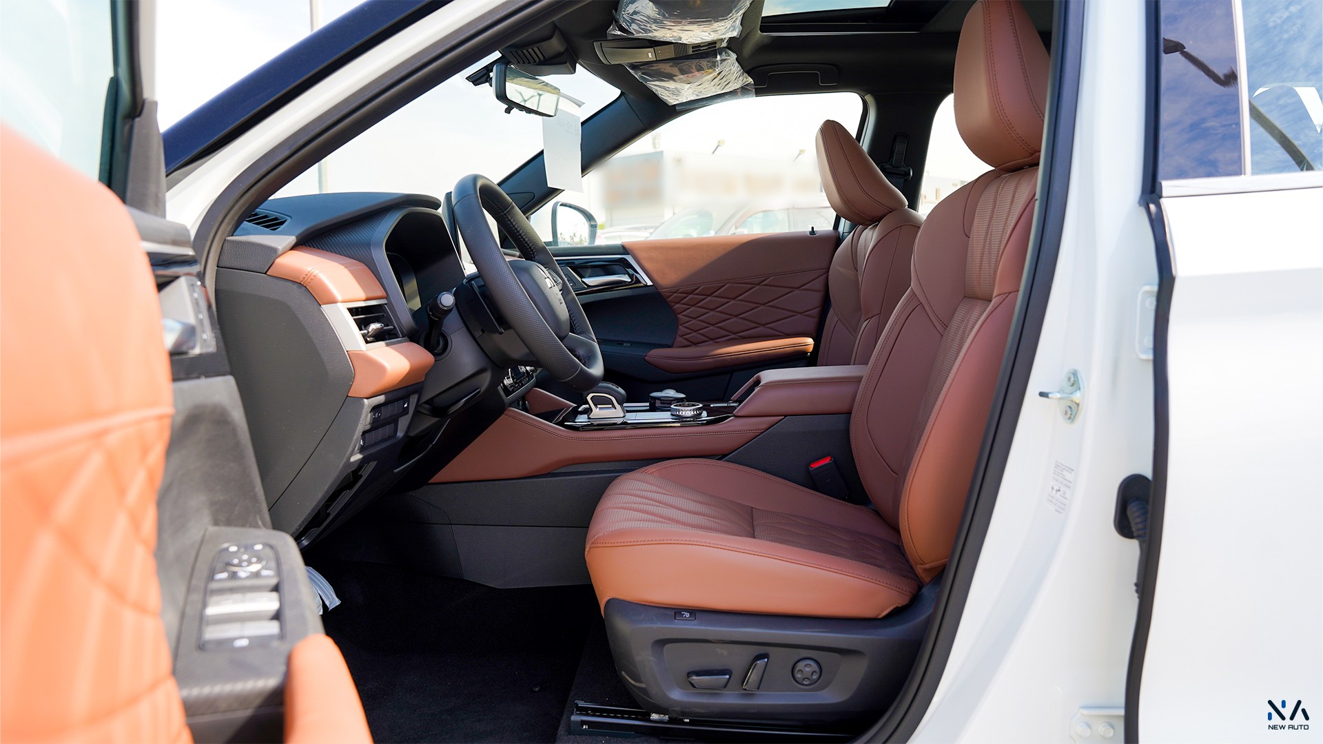 Mitsubishi Outlander High-Line (G08) Premium White – Brown 2026