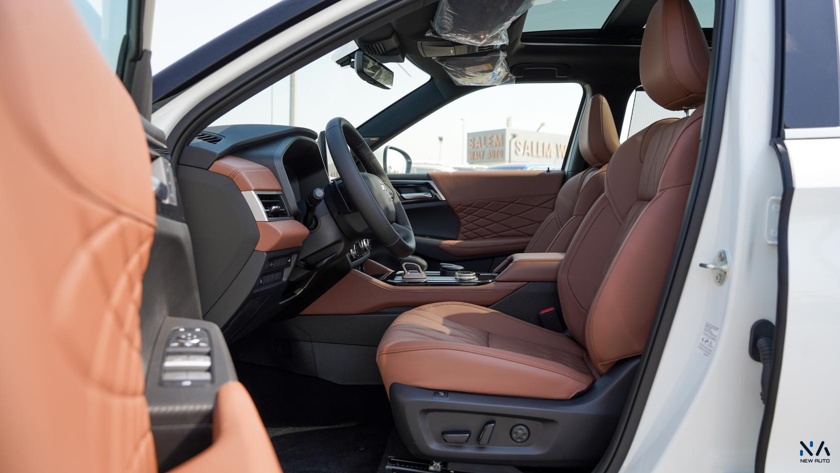 Mitsubishi Outlander High-Line (G09) Premium Solid White – Brown 2026