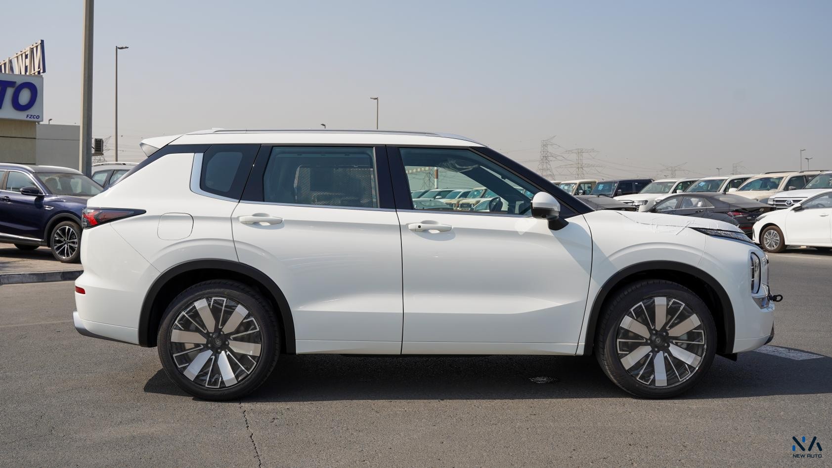 Mitsubishi Outlander High-Line (G09) Premium Solid White – Brown 2026