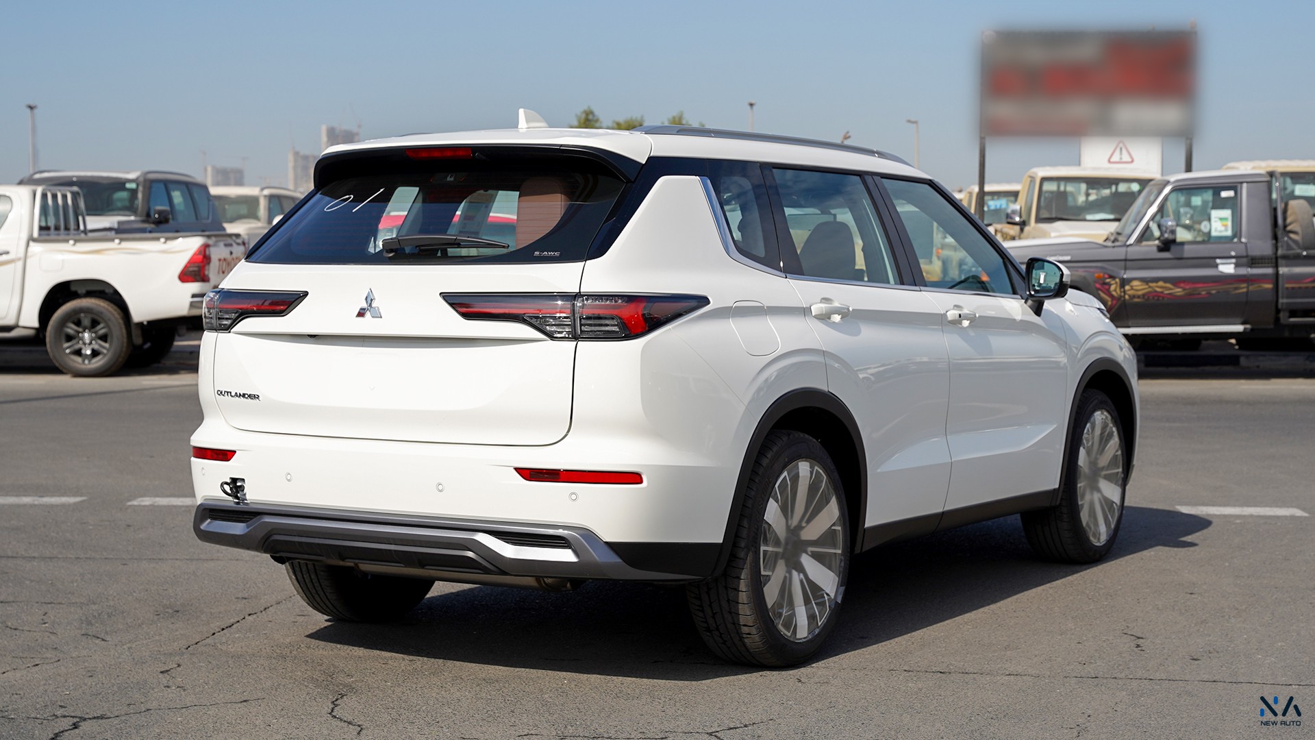 Mitsubishi Outlander High-Line (G08) Premium White – Brown 2026