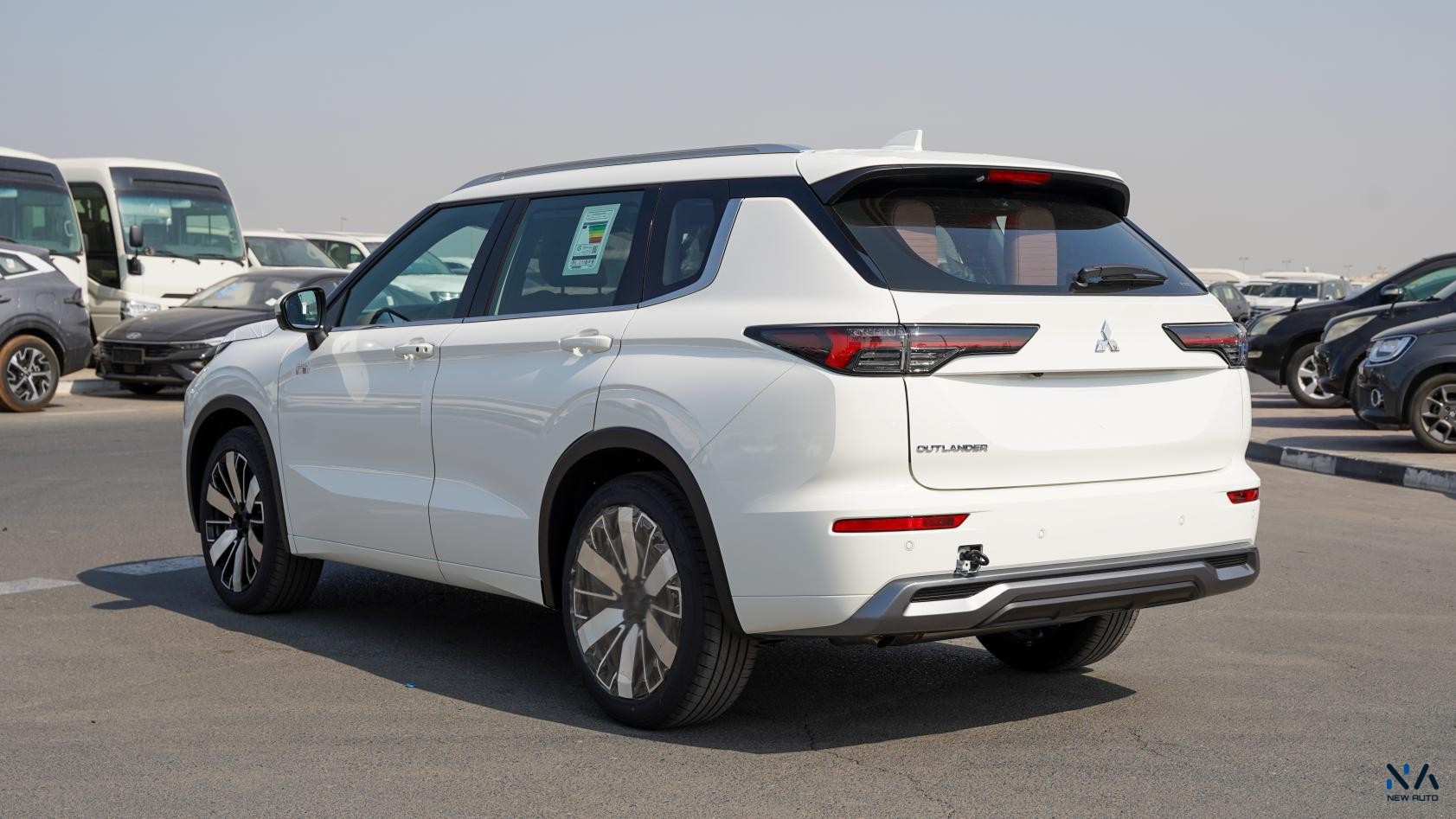 Mitsubishi Outlander High-Line (G09) Premium Solid White – Brown 2026