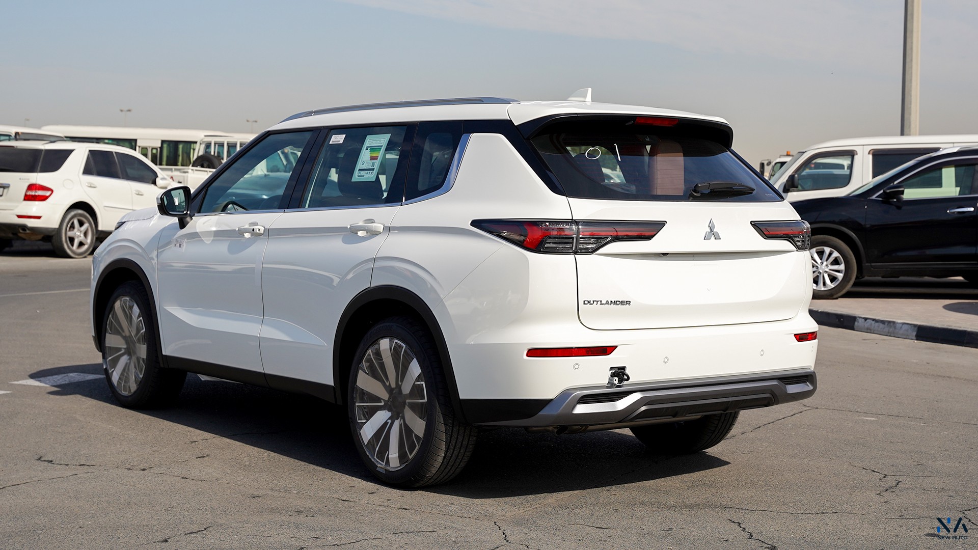 Mitsubishi Outlander High-Line (G08) Premium White – Brown 2026