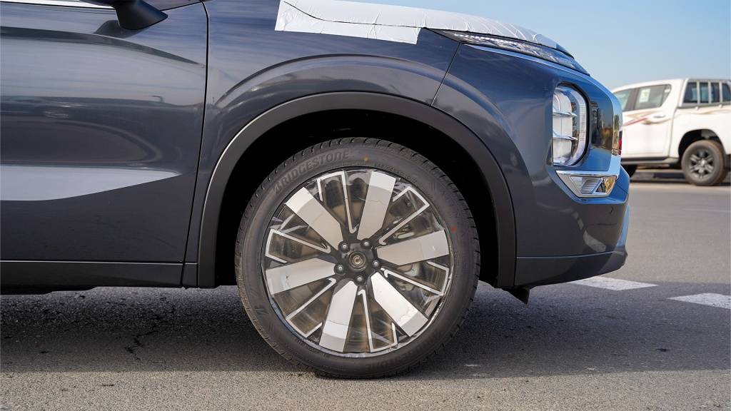 Mitsubishi Outlander Highline Premium Grey Brown 2026 Alloy Wheel Detail 1024x576