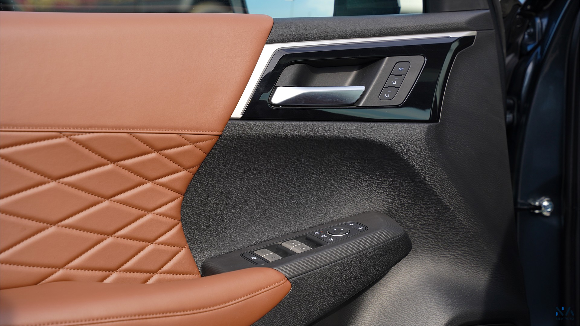 Mitsubishi Outlander High-Line (G09) Premium Grey – Brown 2026