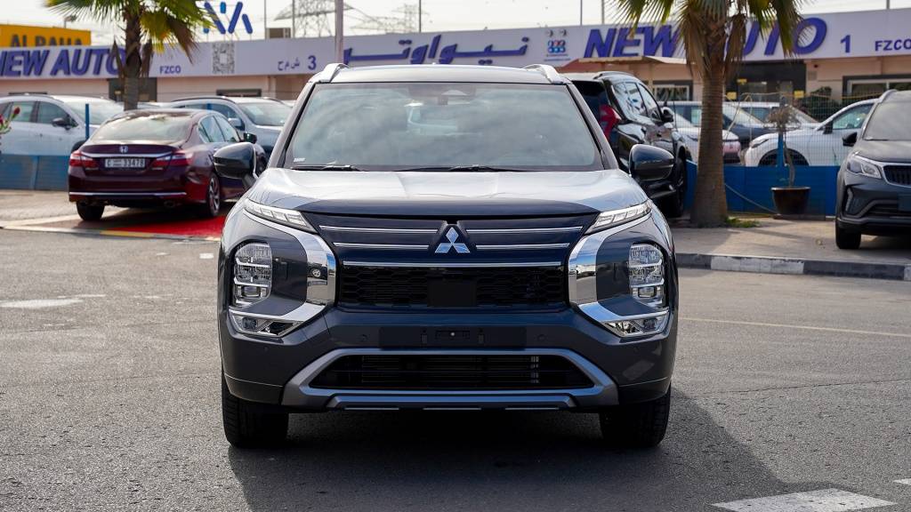 Mitsubishi Outlander Highline Premium Grey Brown 2026 Front Grille Detail 1024x576
