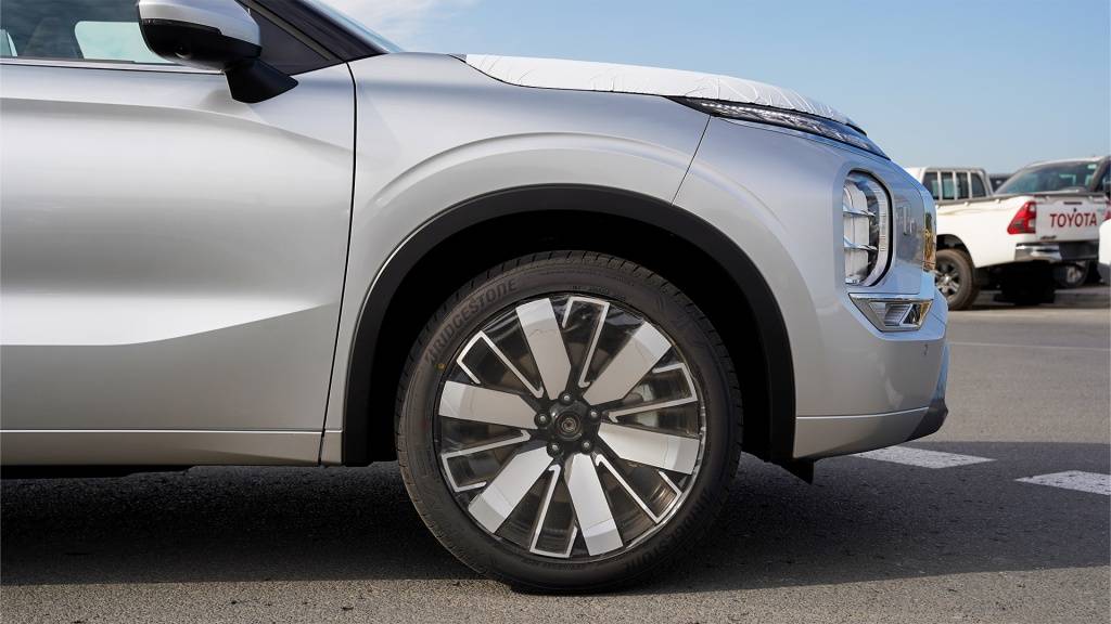 Mitsubishi Outlander Highline Premium Silver Brown 2026 Alloy Wheel Detail 1024x576