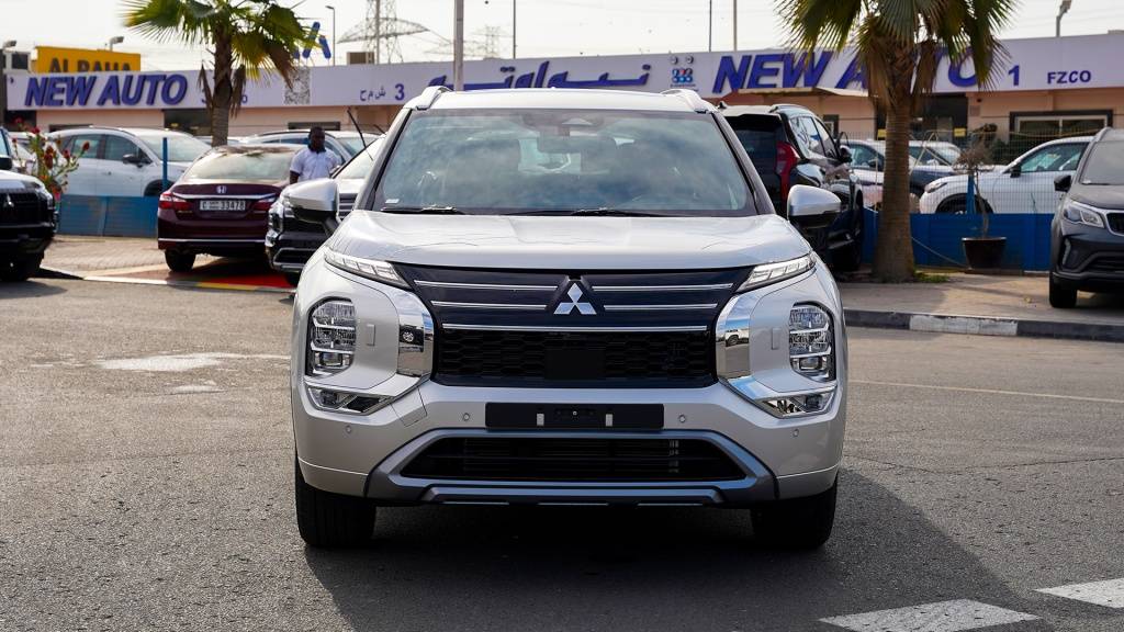 Mitsubishi Outlander Highline Premium Silver Brown 2026 Front View 1024x576