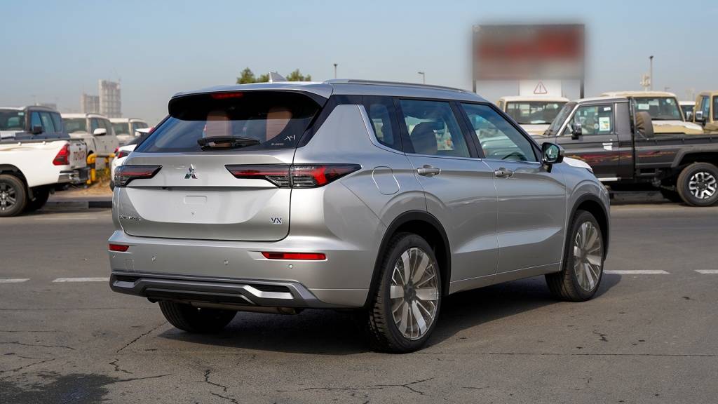 Mitsubishi Outlander Highline Premium Silver Brown 2026 Rear Quarter Angle 1024x576