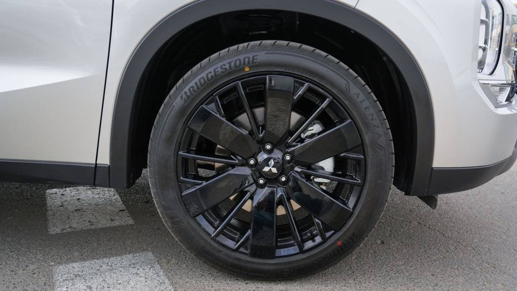 Mitsubishi Outlander Highline Prime 2026 Silver Black Black Alloy Wheel 1024x576