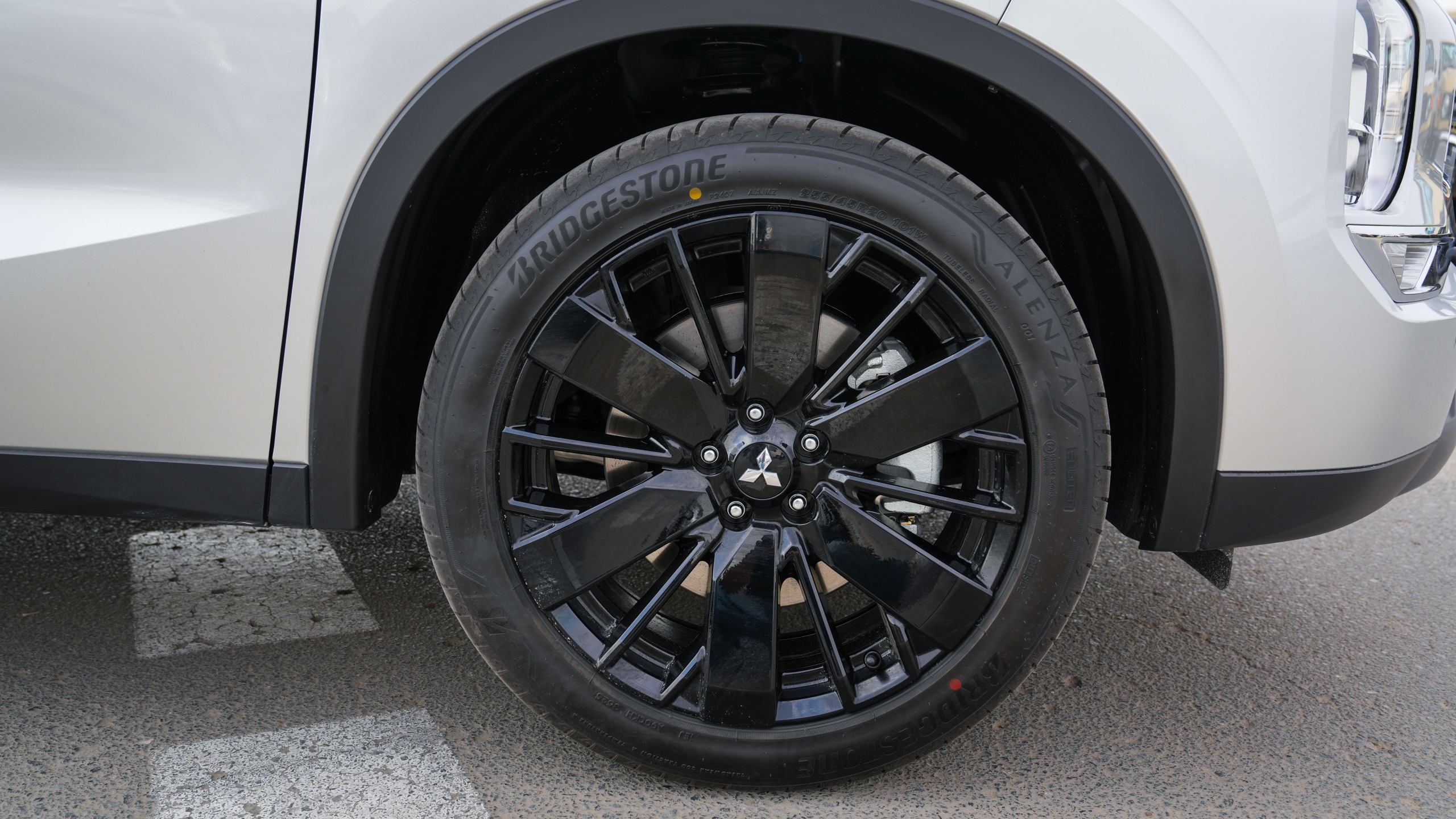 Mitsubishi Outlander High-Line (G06 Prime) Silver – Black 2026