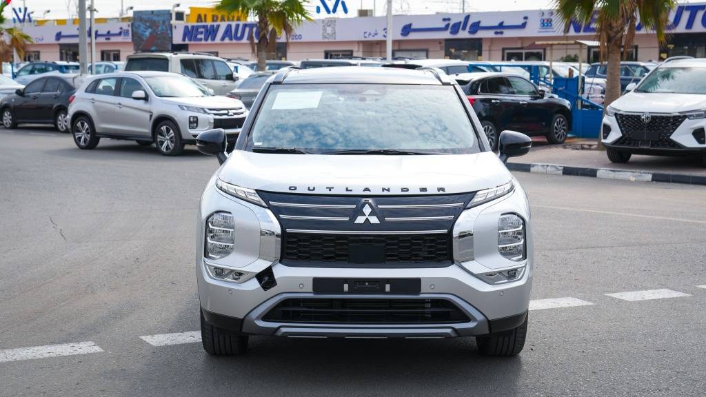 Mitsubishi Outlander Highline Prime 2026 Silver Black Front Grille View 1024x576