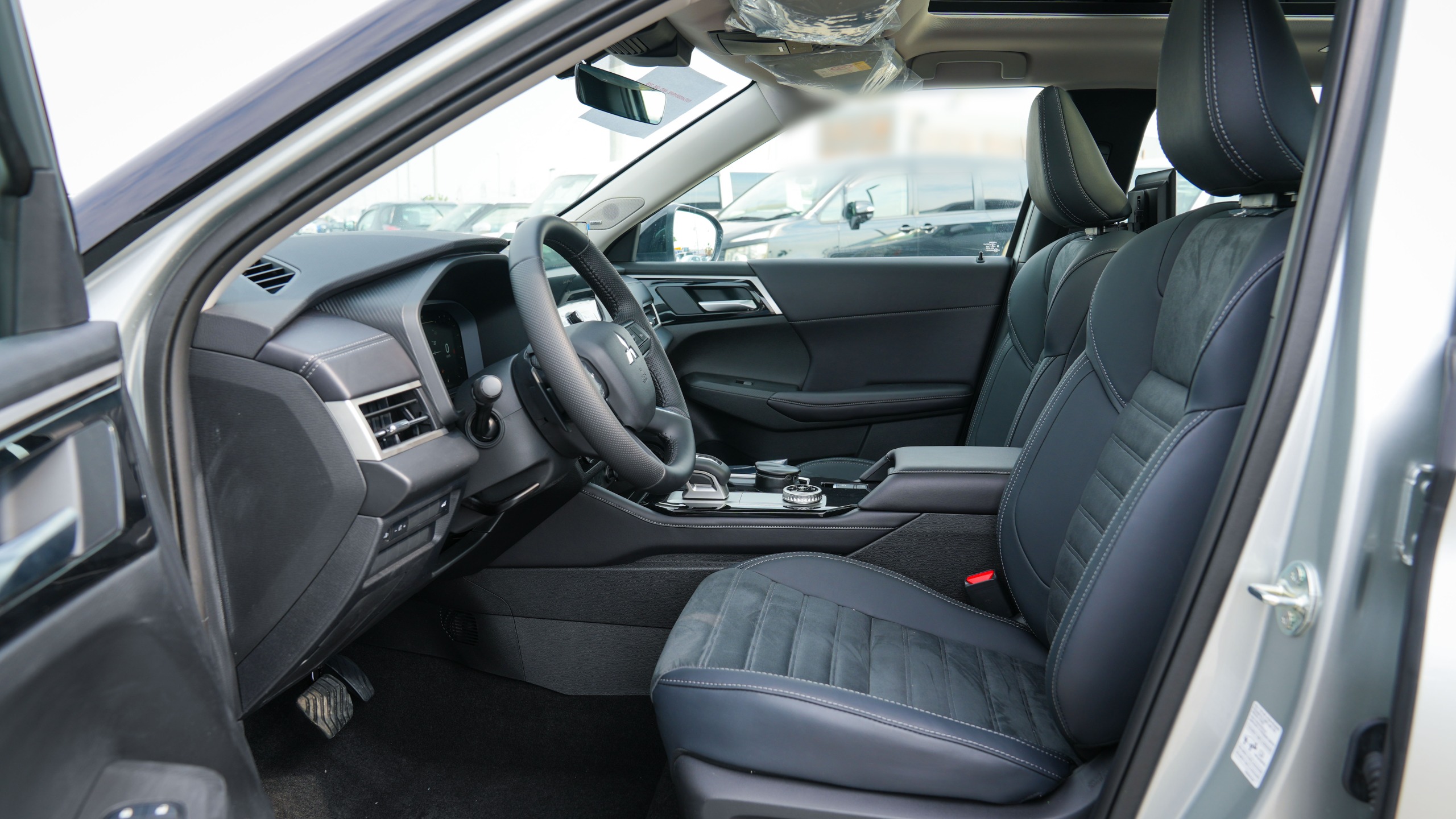 Mitsubishi Outlander High-Line (G06 Prime) Silver – Black 2026