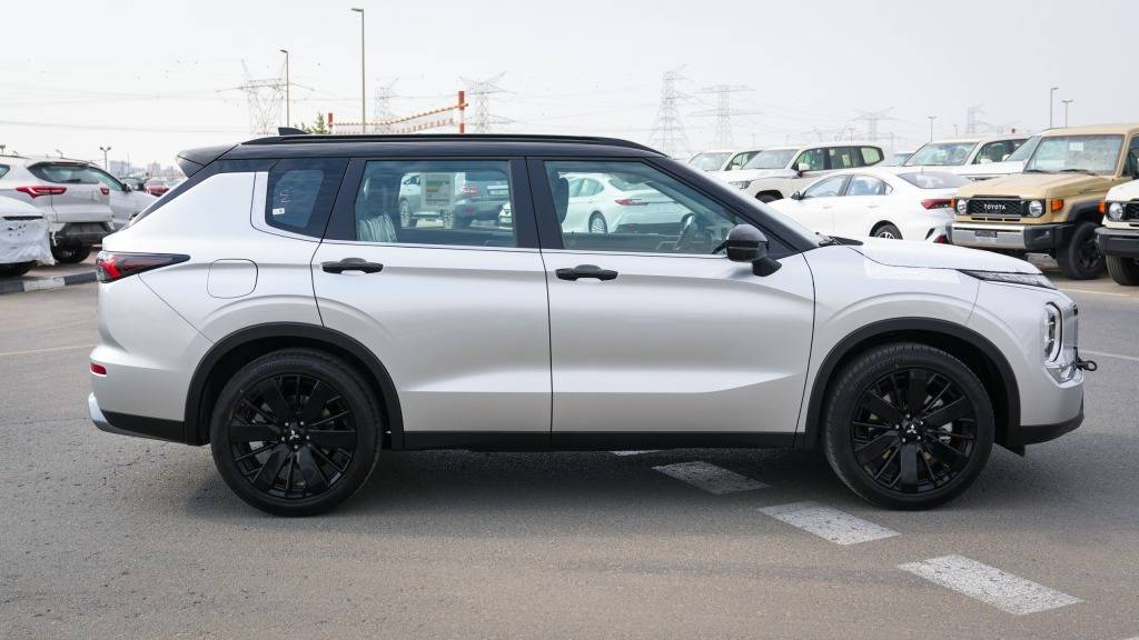 Mitsubishi Outlander Highline Prime 2026 Silver Black Full Side Profile 1024x576