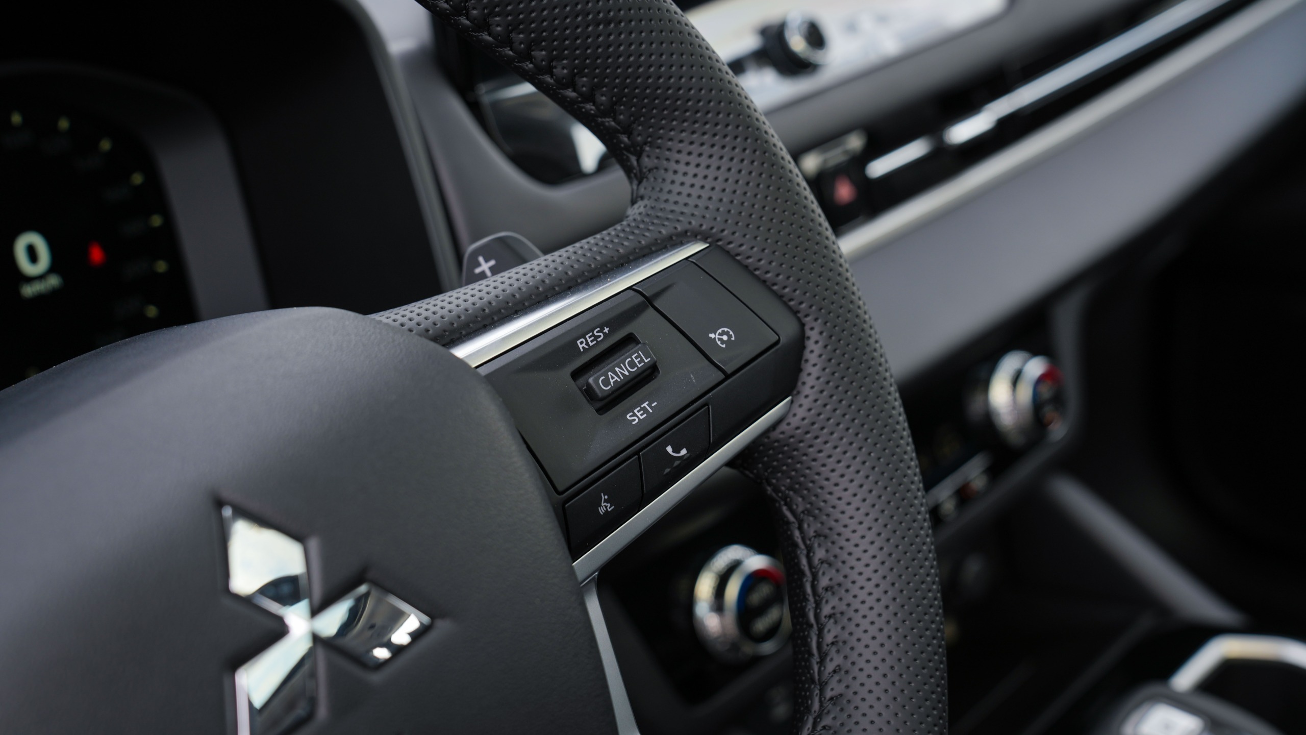 Mitsubishi Outlander High-Line (G06 Prime) Silver – Black 2026