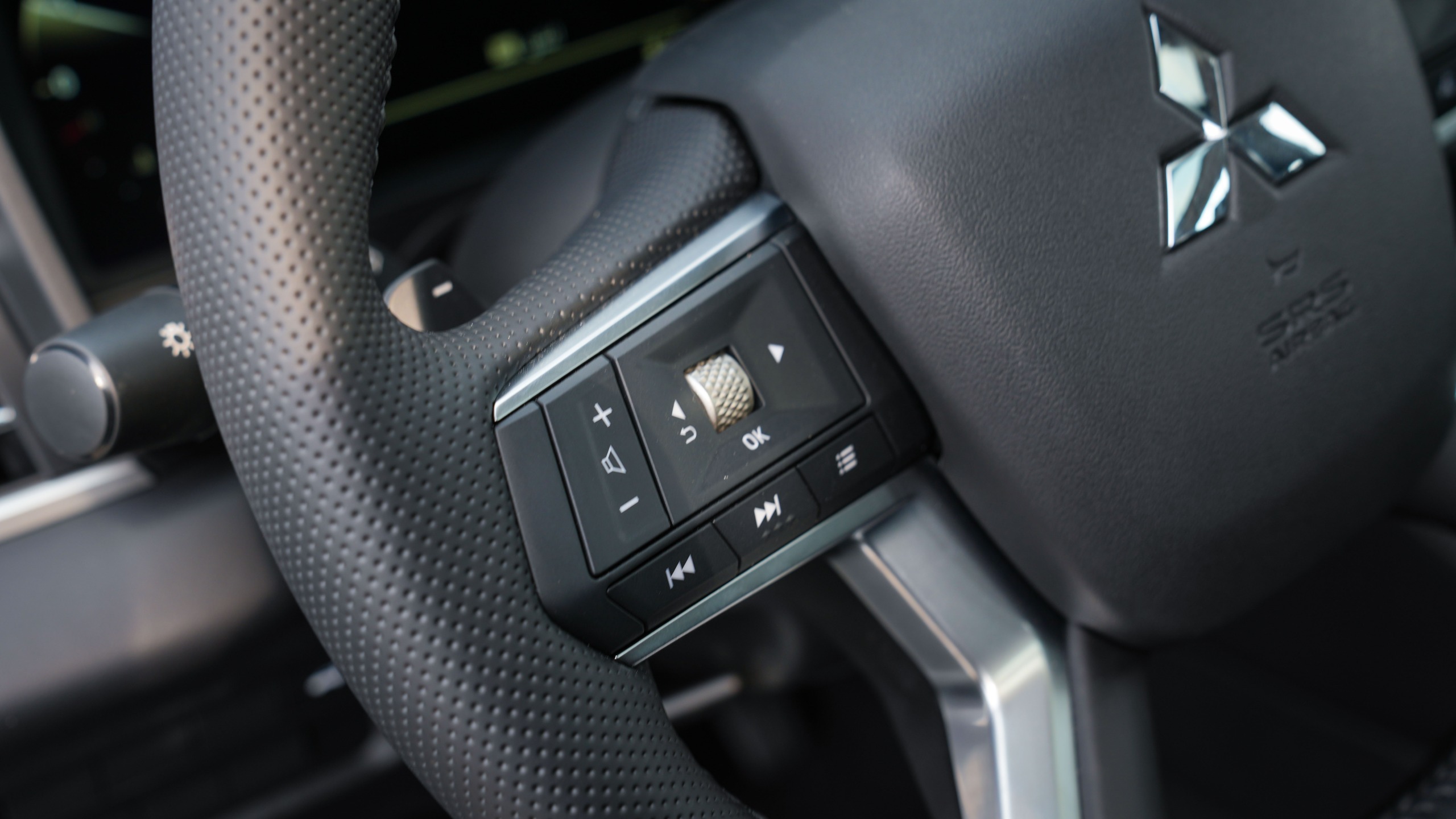 Mitsubishi Outlander High-Line (G06 Prime) Silver – Black 2026