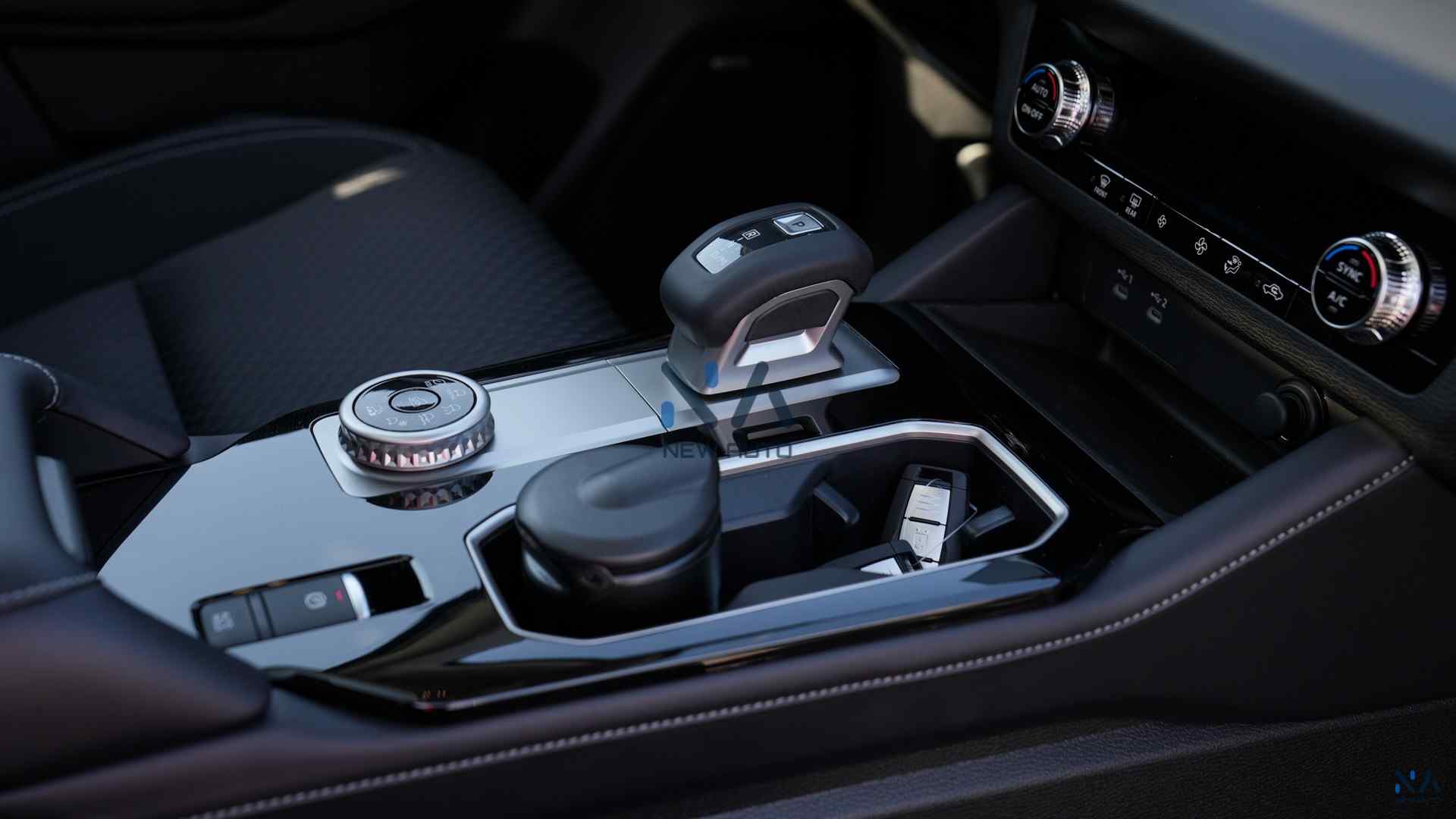 Mitsubishi Outlander High-Line (G05) Silver – Black 2026