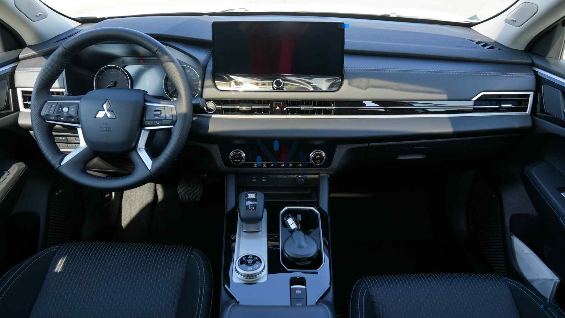 Mitsubishi Outlander High-Line (G05) Silver – Black 2026