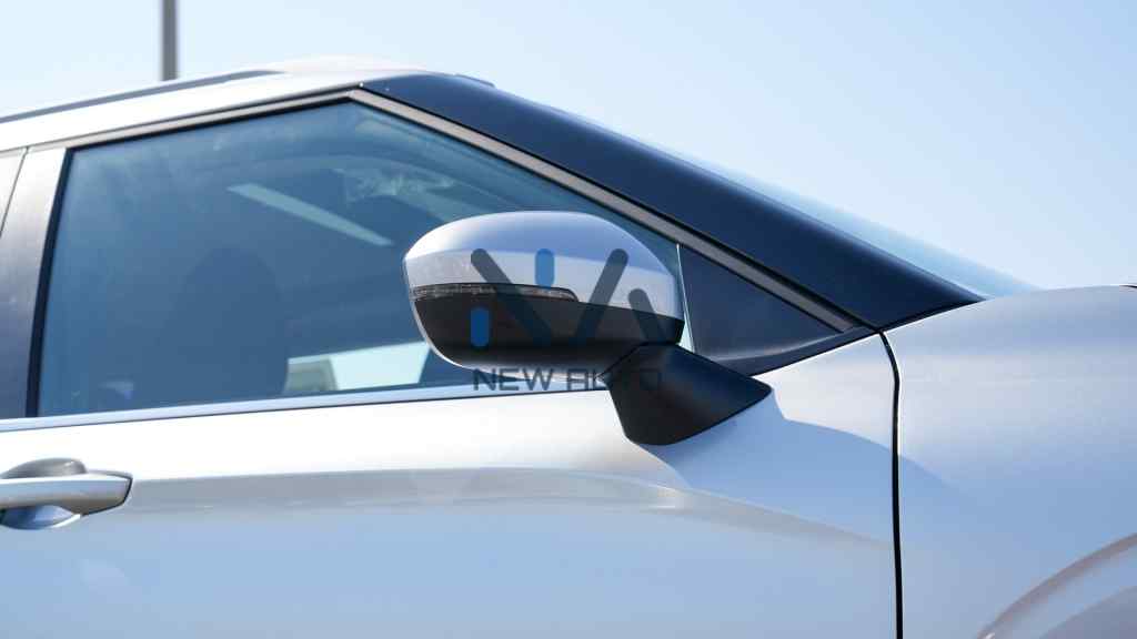 Mitsubishi Outlander Highline Silver Black 2026 Side Mirror Closeup View 1024x576