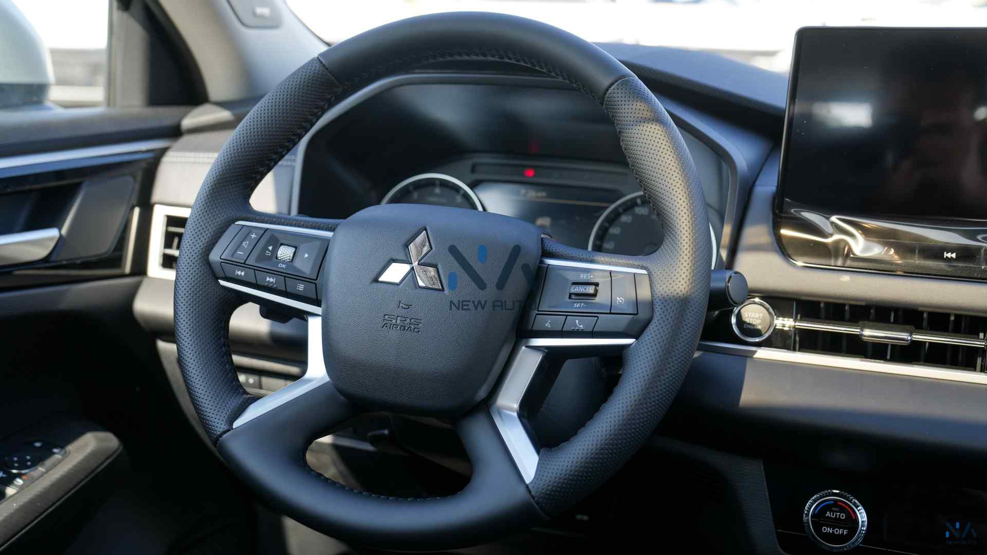 Mitsubishi Outlander High-Line (G05) Silver – Black 2026