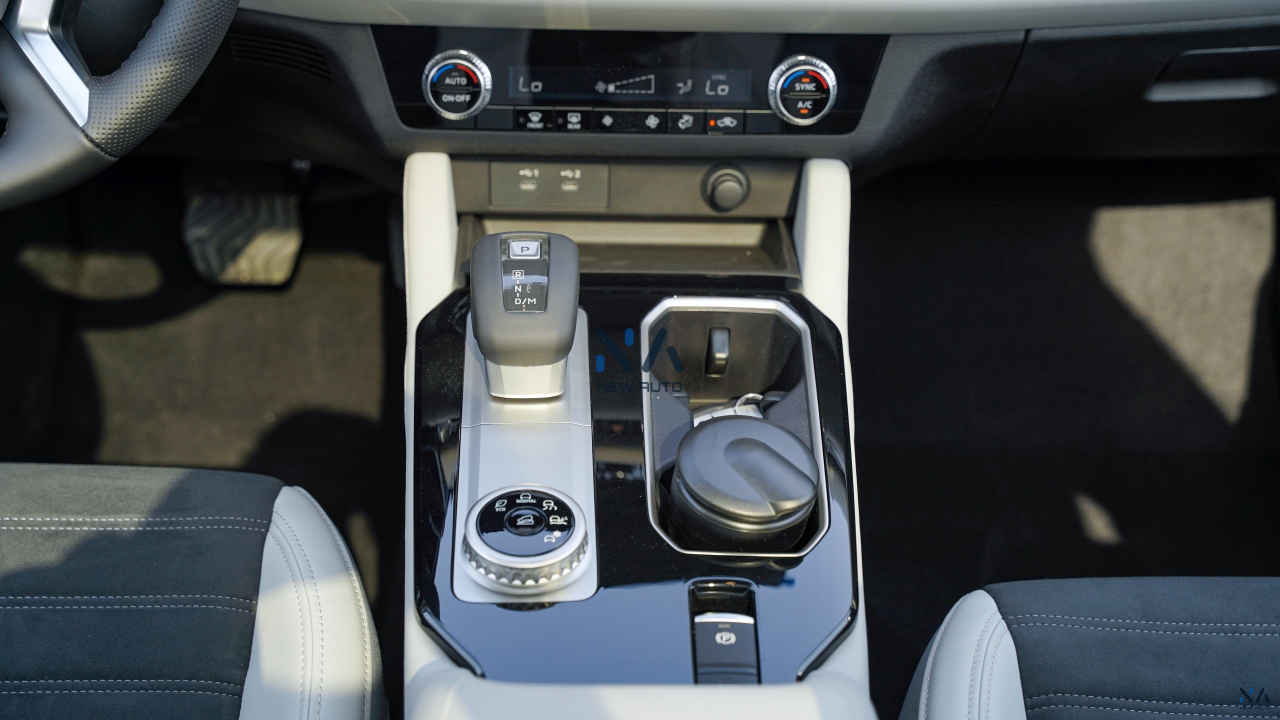 Mitsubishi Outlander High-Line (G03 Plus) Solid White – Grey 2026