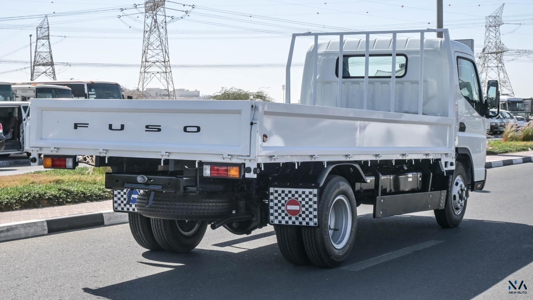 Mitsubishi Fuso Canter (Z93) – White – Black 2026