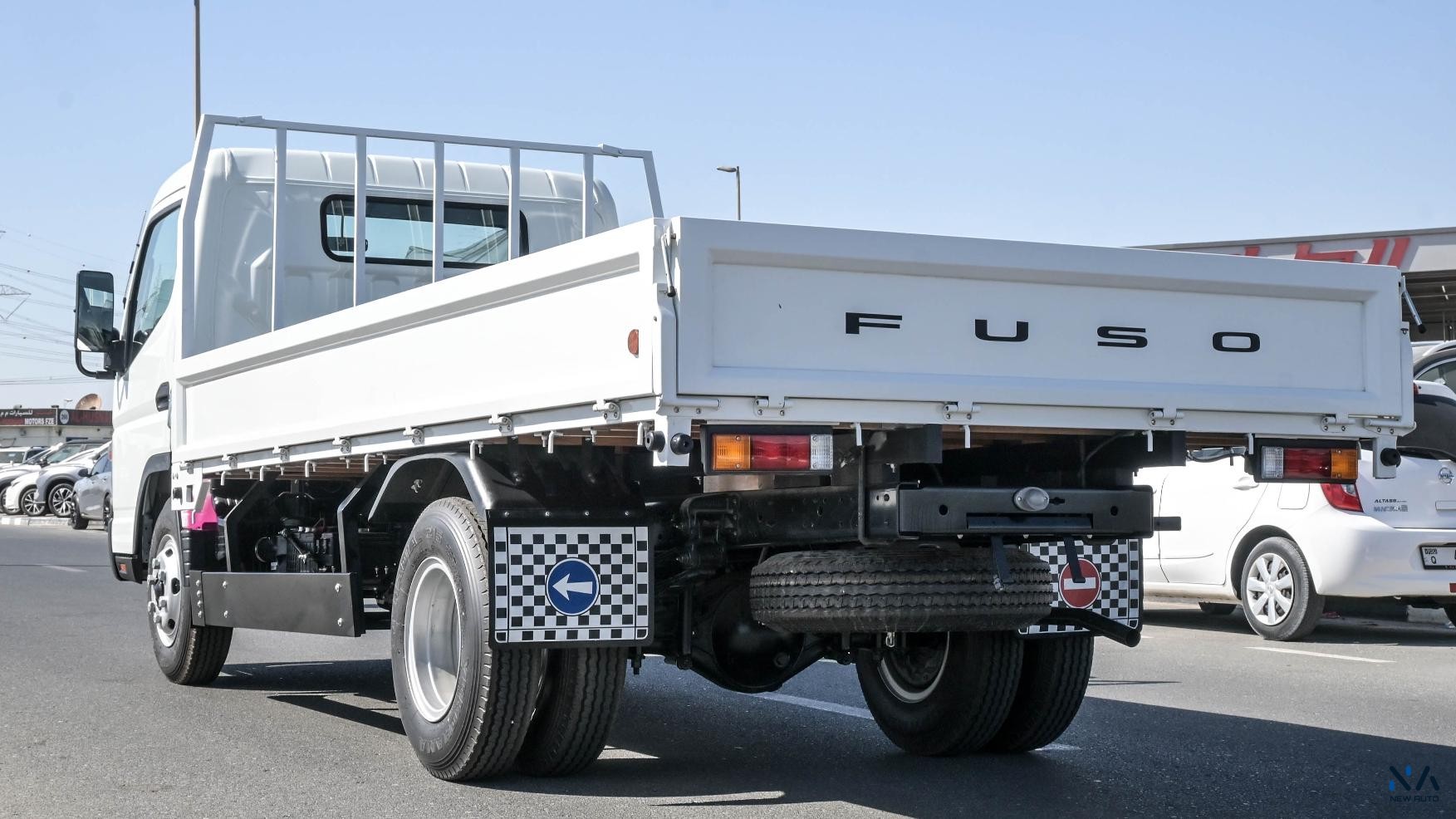 Mitsubishi Fuso Canter (Z93) – White – Black 2026