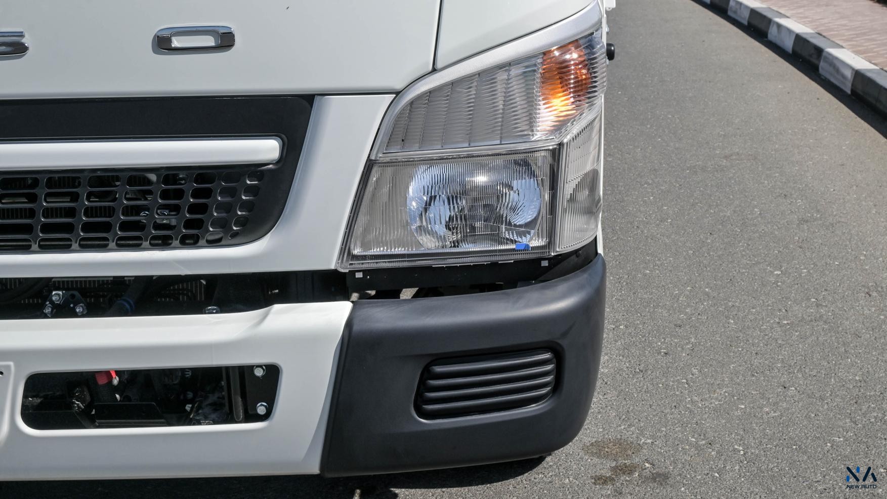 Mitsubishi Fuso Canter (Z93) – White – Black 2026