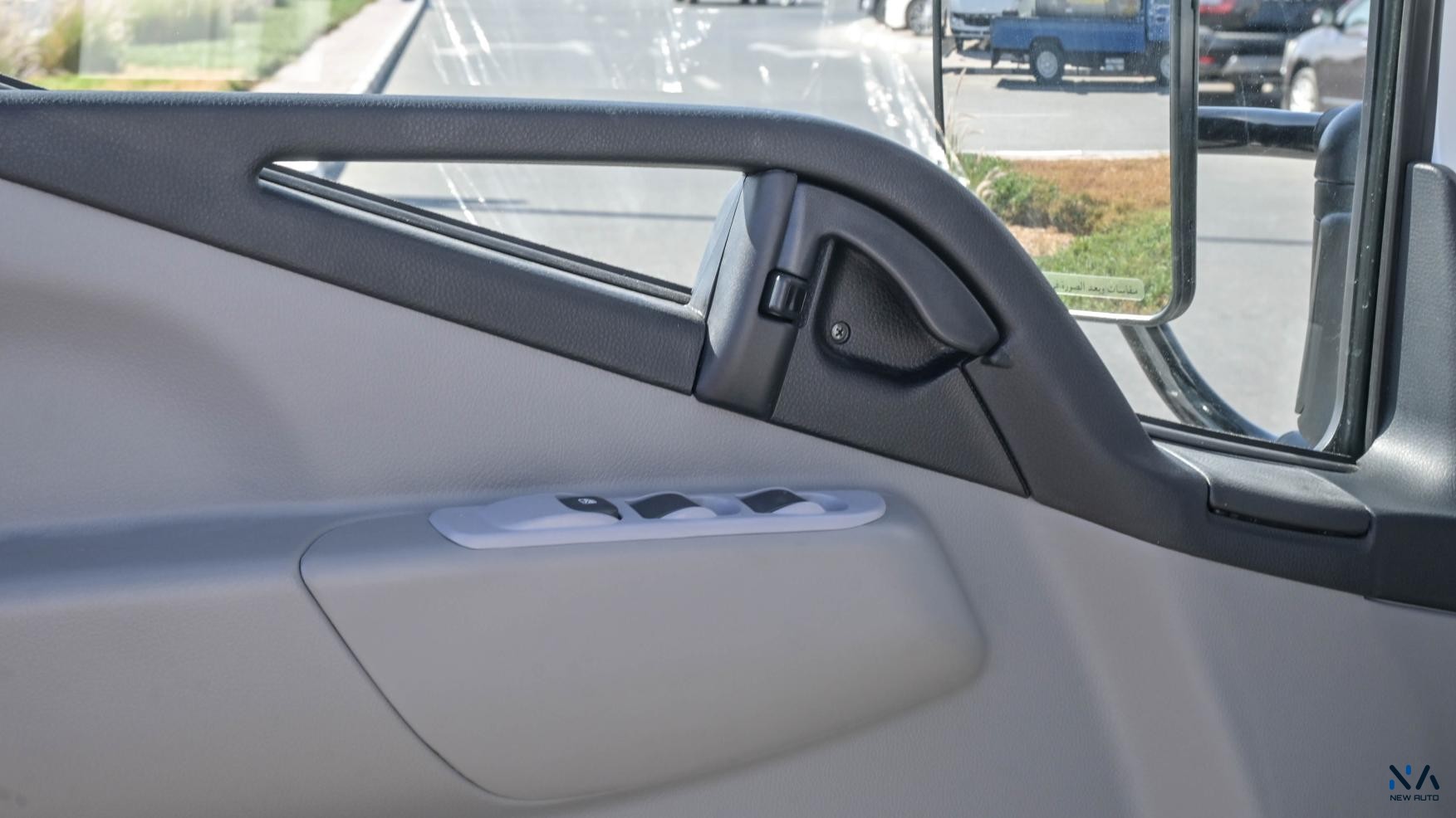 Mitsubishi Fuso Canter (Z93) – White – Black 2026