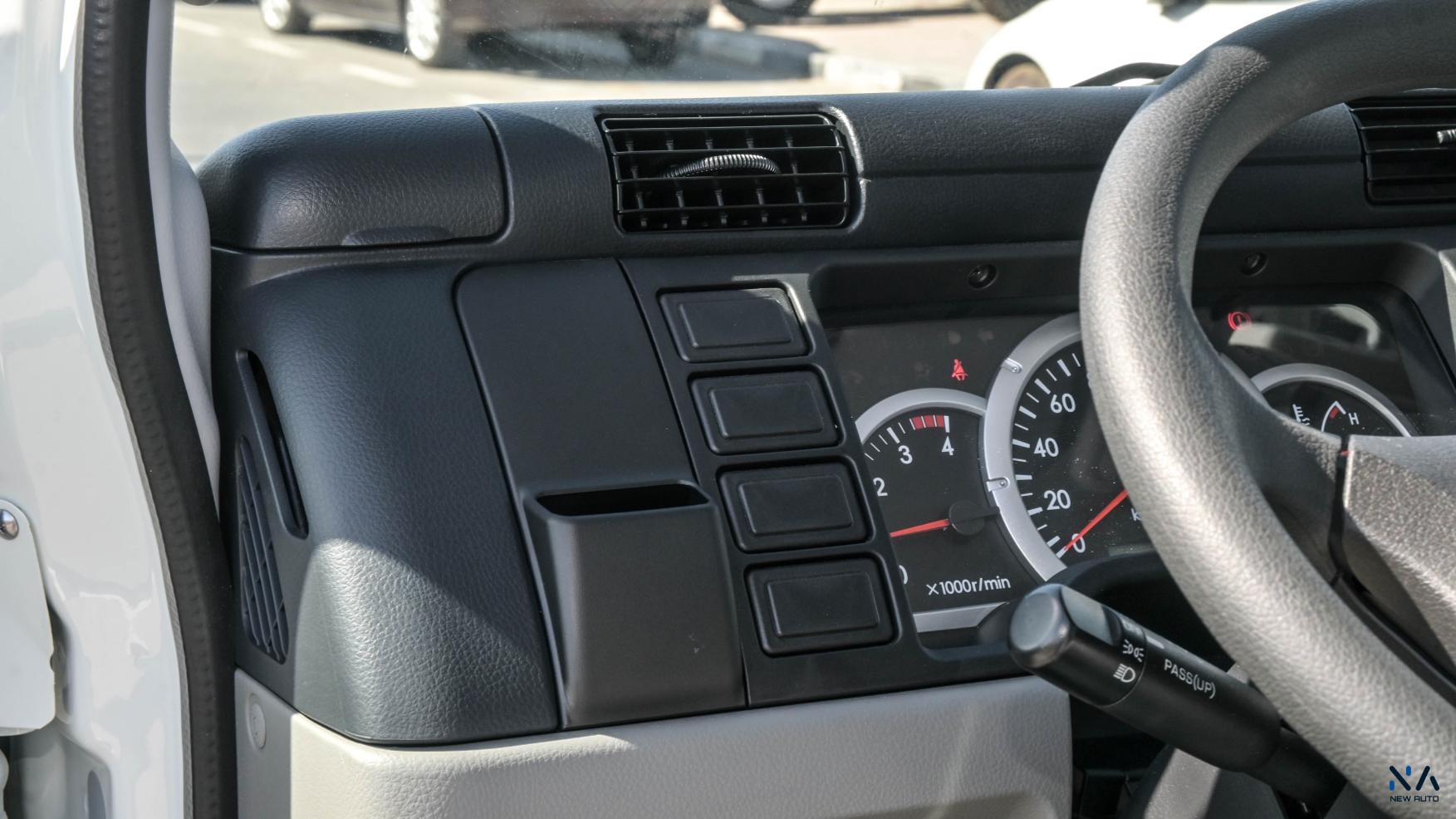 Mitsubishi Fuso Canter (Z93) – White – Black 2026