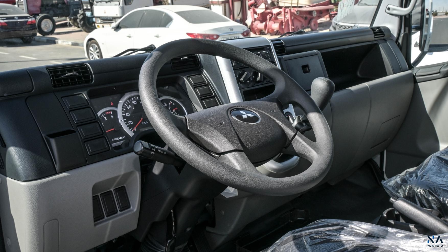 Mitsubishi Fuso Canter (Z93) – White – Black 2026