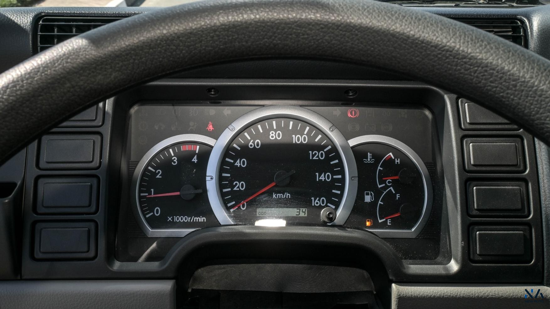 Mitsubishi Fuso Canter (Z93) – White – Black 2026