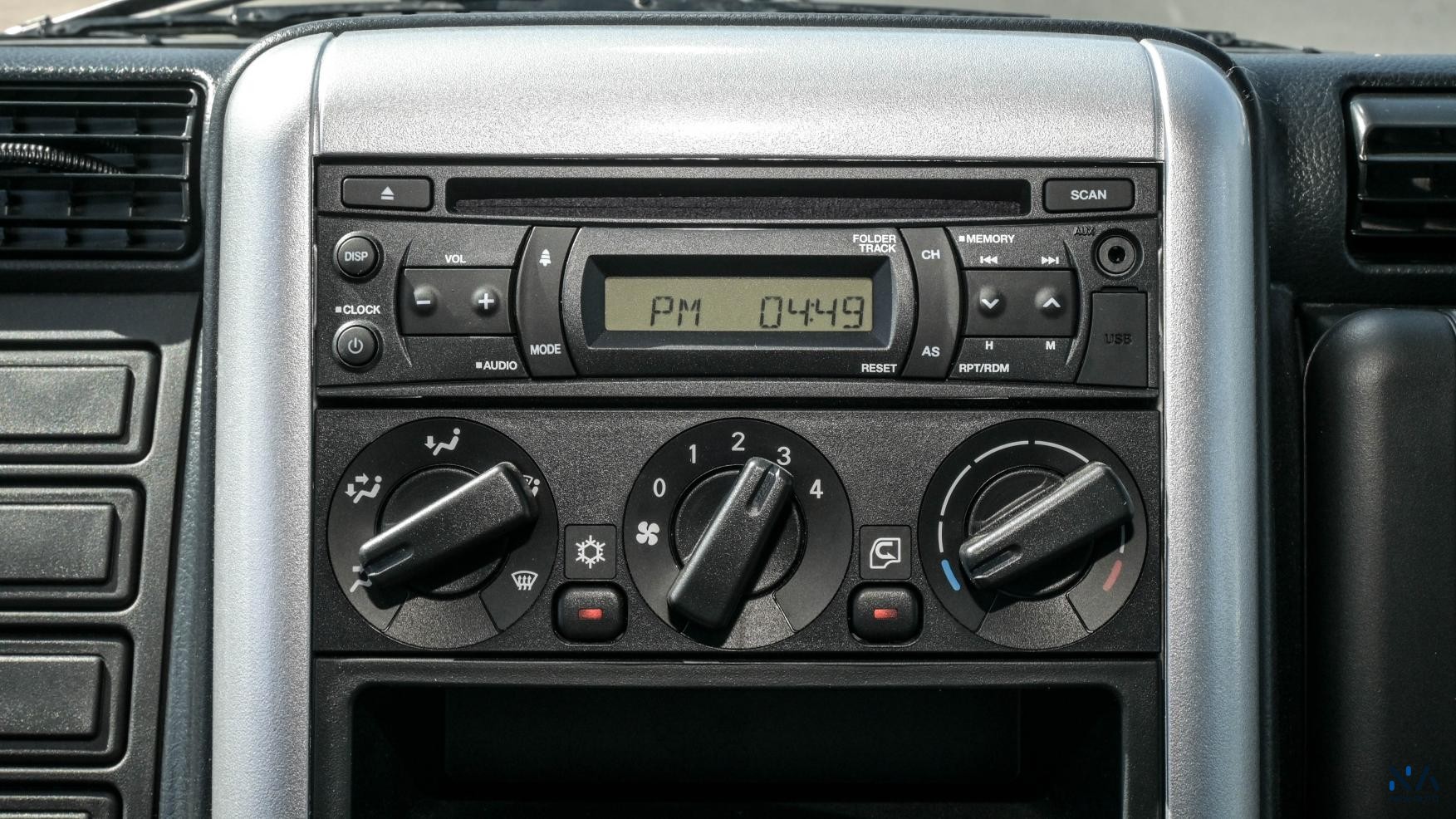 Mitsubishi Fuso Canter (Z93) – White – Black 2026