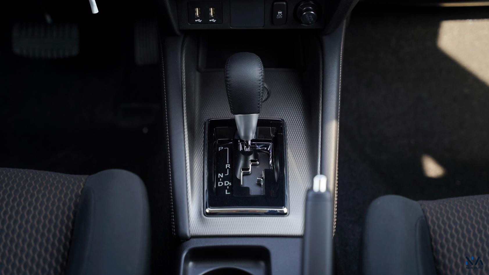 Mitsubishi ASX (H48) Basic White – Black 2026