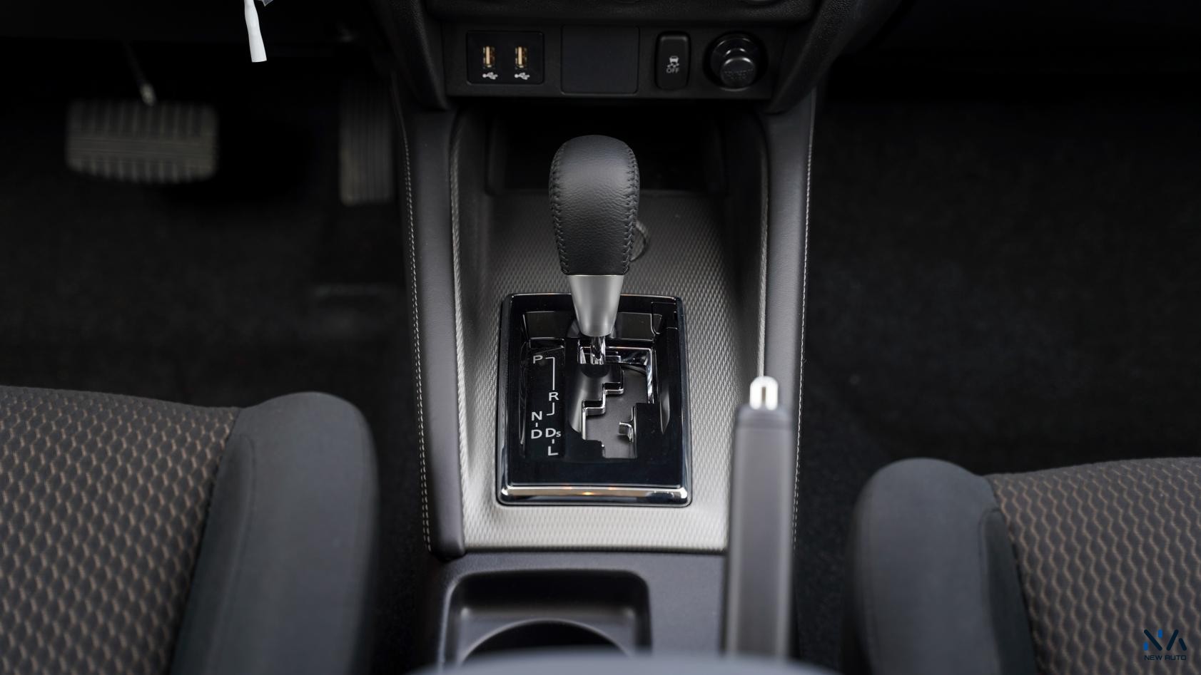 Mitsubishi ASX (H43) Basic White – Black 2026