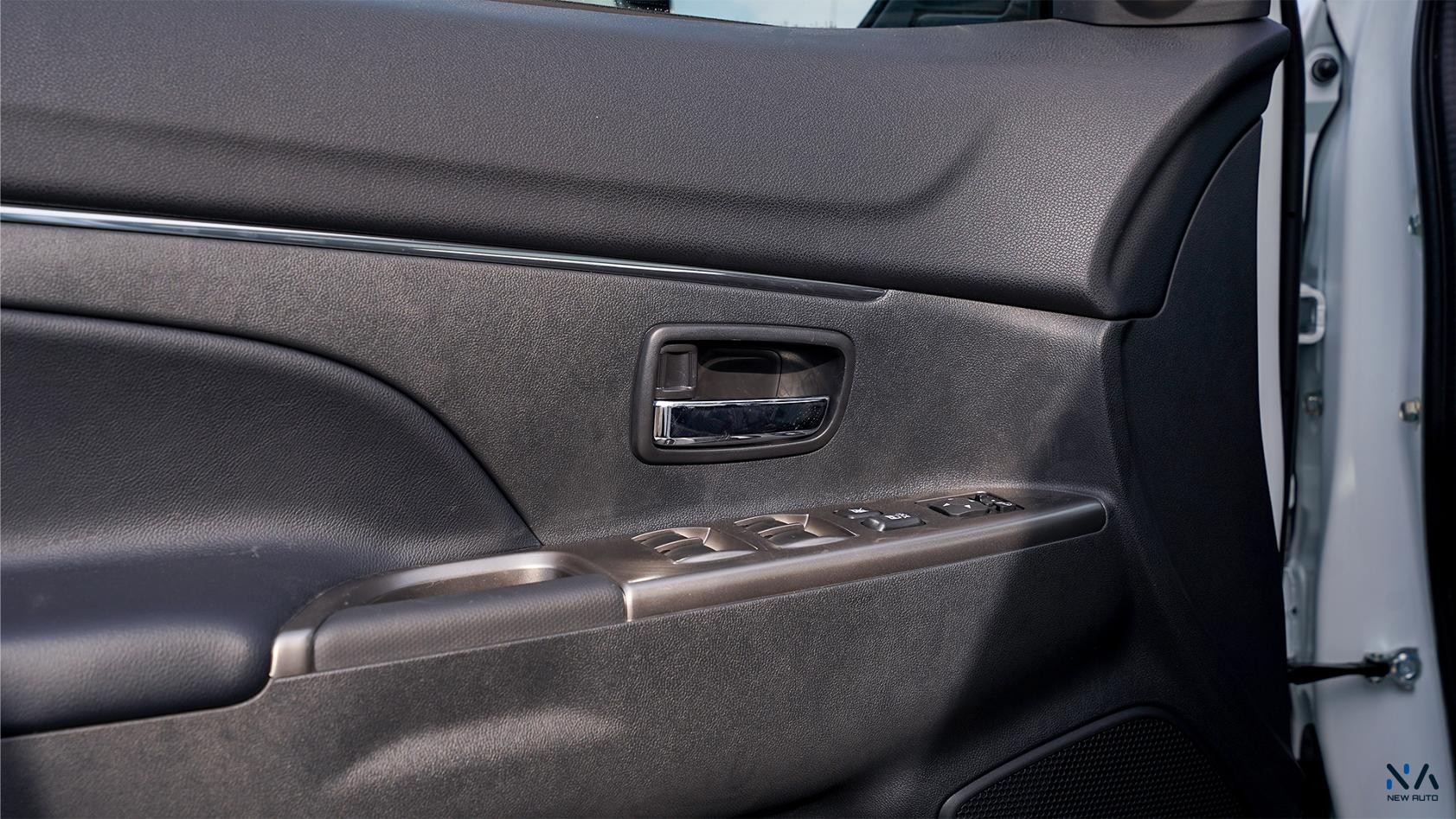 Mitsubishi ASX Luxury High-Line (H45) Solid White – Black 2026