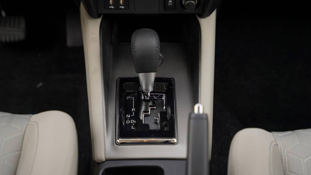 Mitsubishi Asx Medium Line 2026 2wd White Beige Automatic Gear Shifter 1024x576