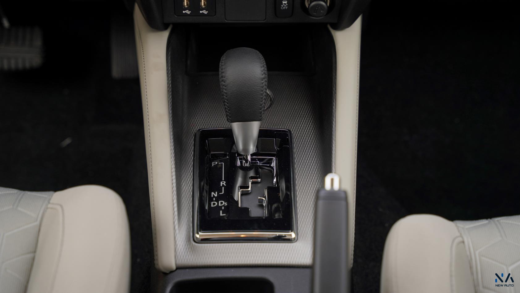 Mitsubishi ASX Medium-Line (H40) White – Beige 2026