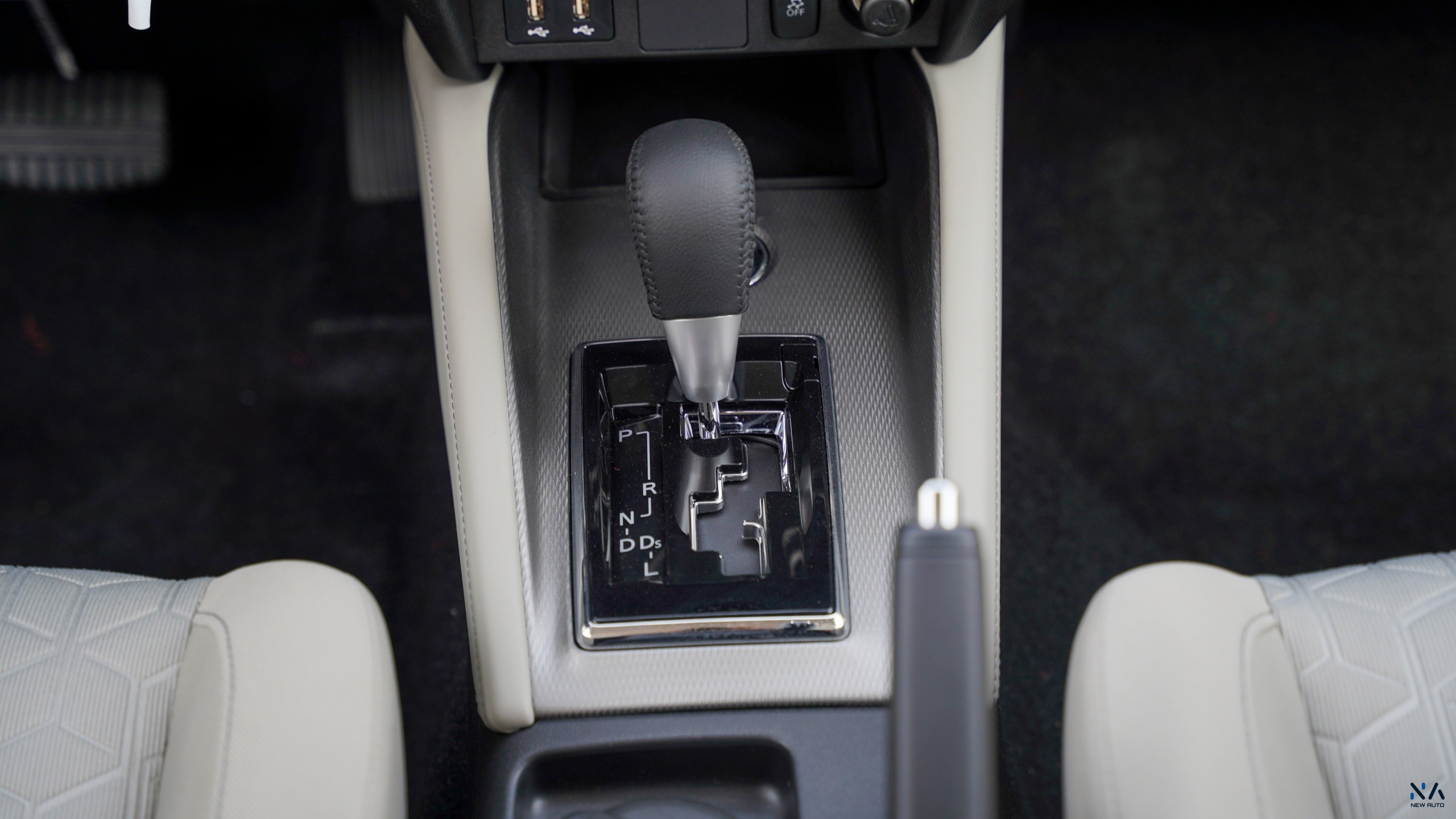 Mitsubishi ASX Medium-Line (H44) White – Beige 2026