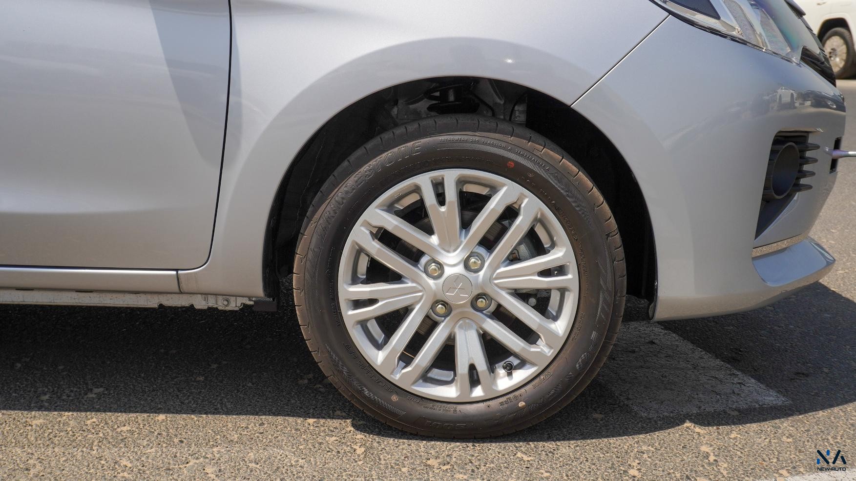 Mitsubishi Attrage Highline (G16) Silver – Grey 2025