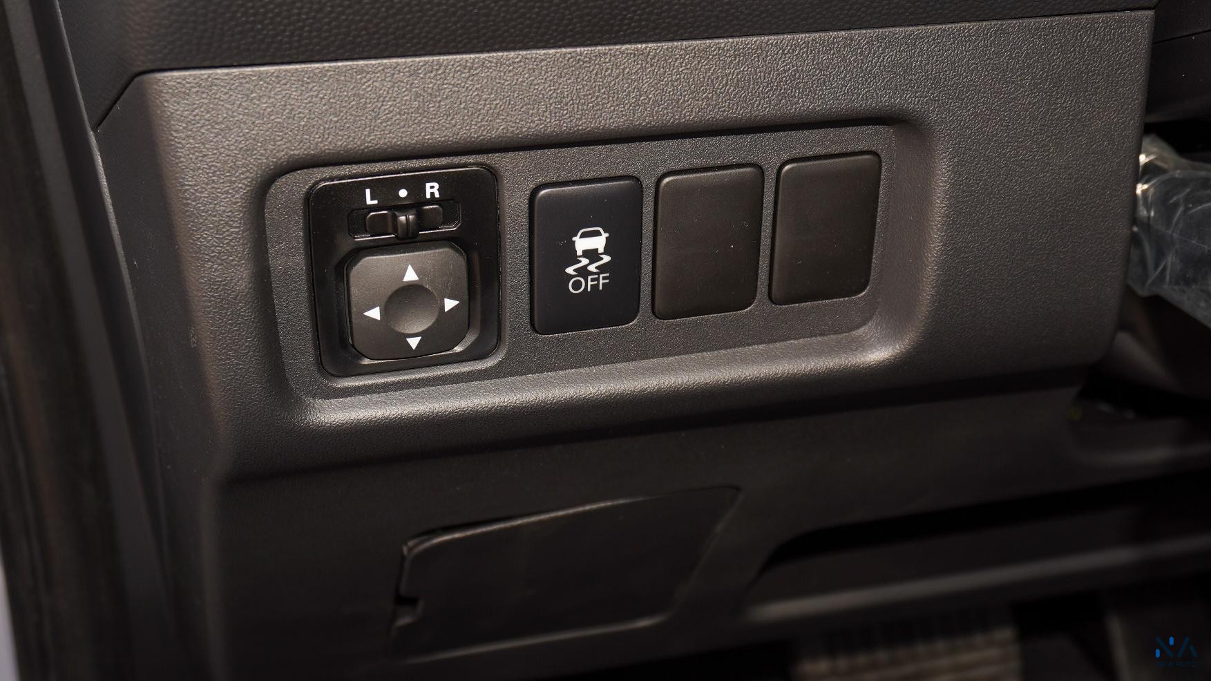 Mitsubishi Attrage Highline (G16) Silver – Grey 2025