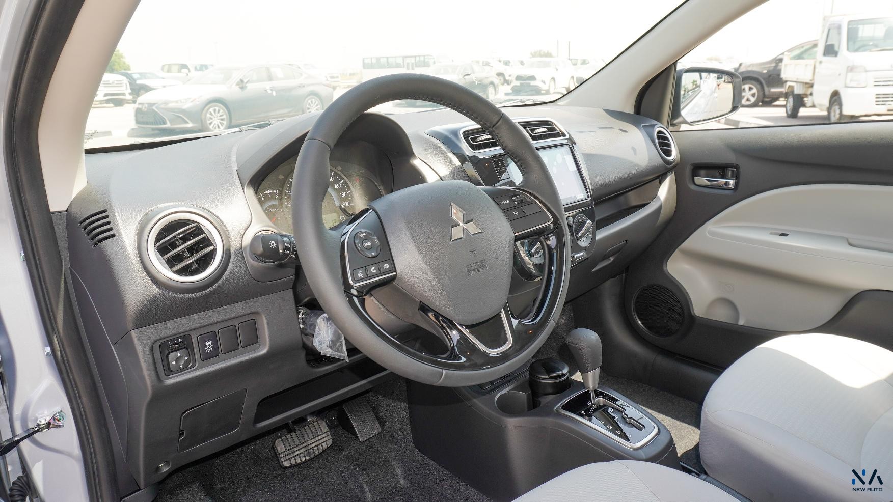 Mitsubishi Attrage Highline (G16) Silver – Grey 2025